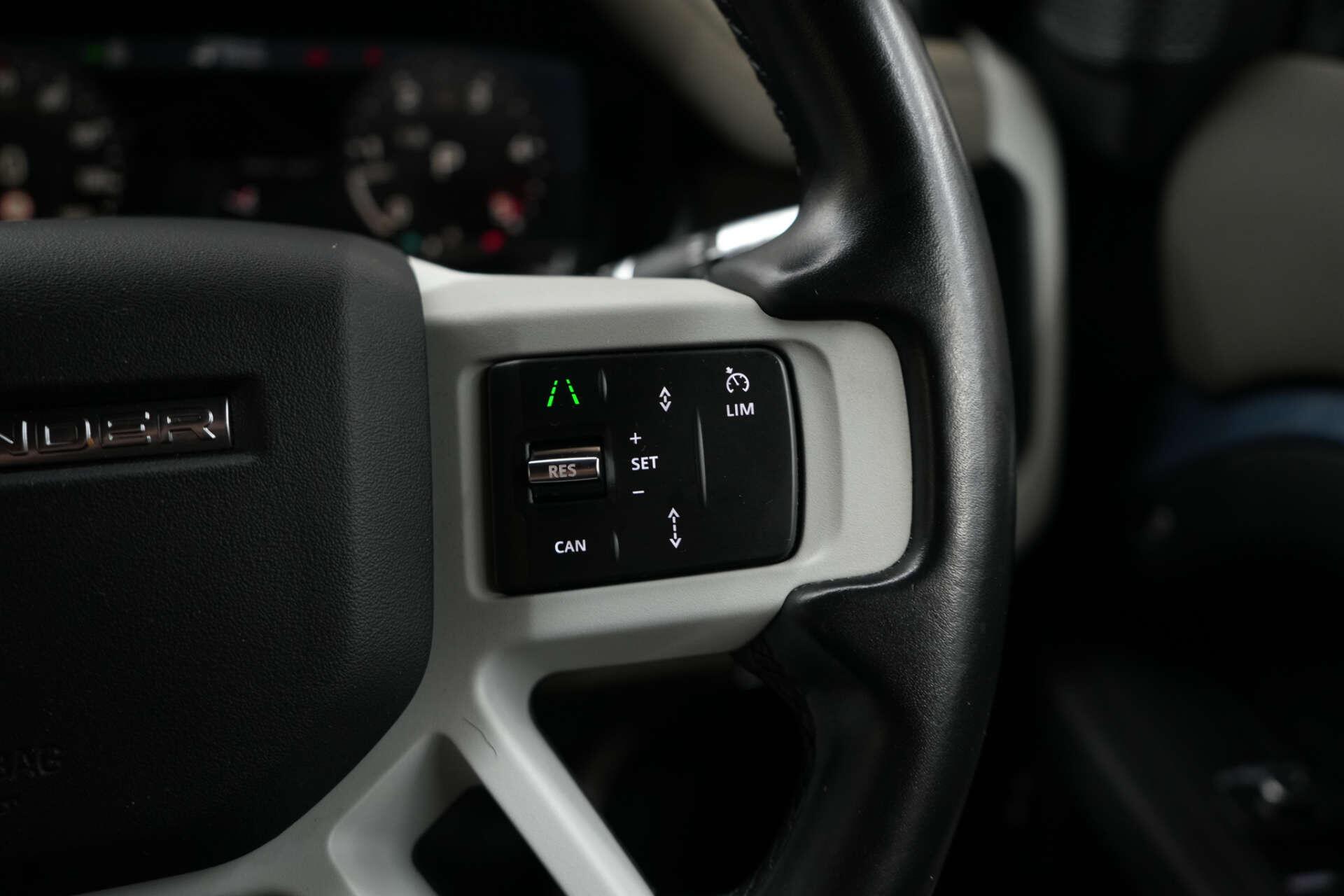 Land Rover Defender view 41