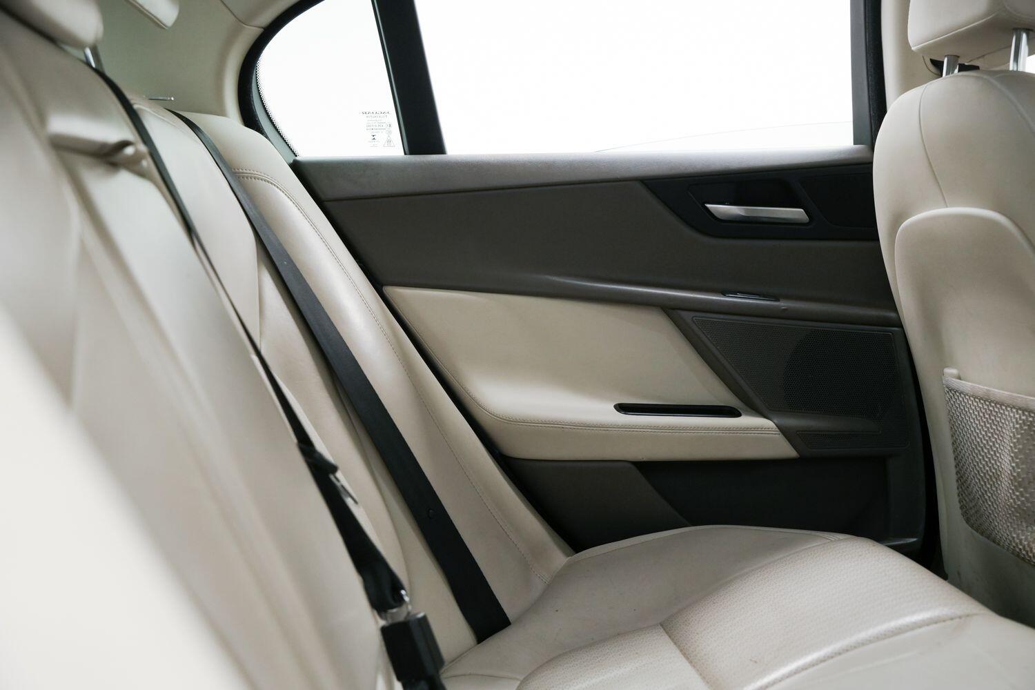 Jaguar XE view 11