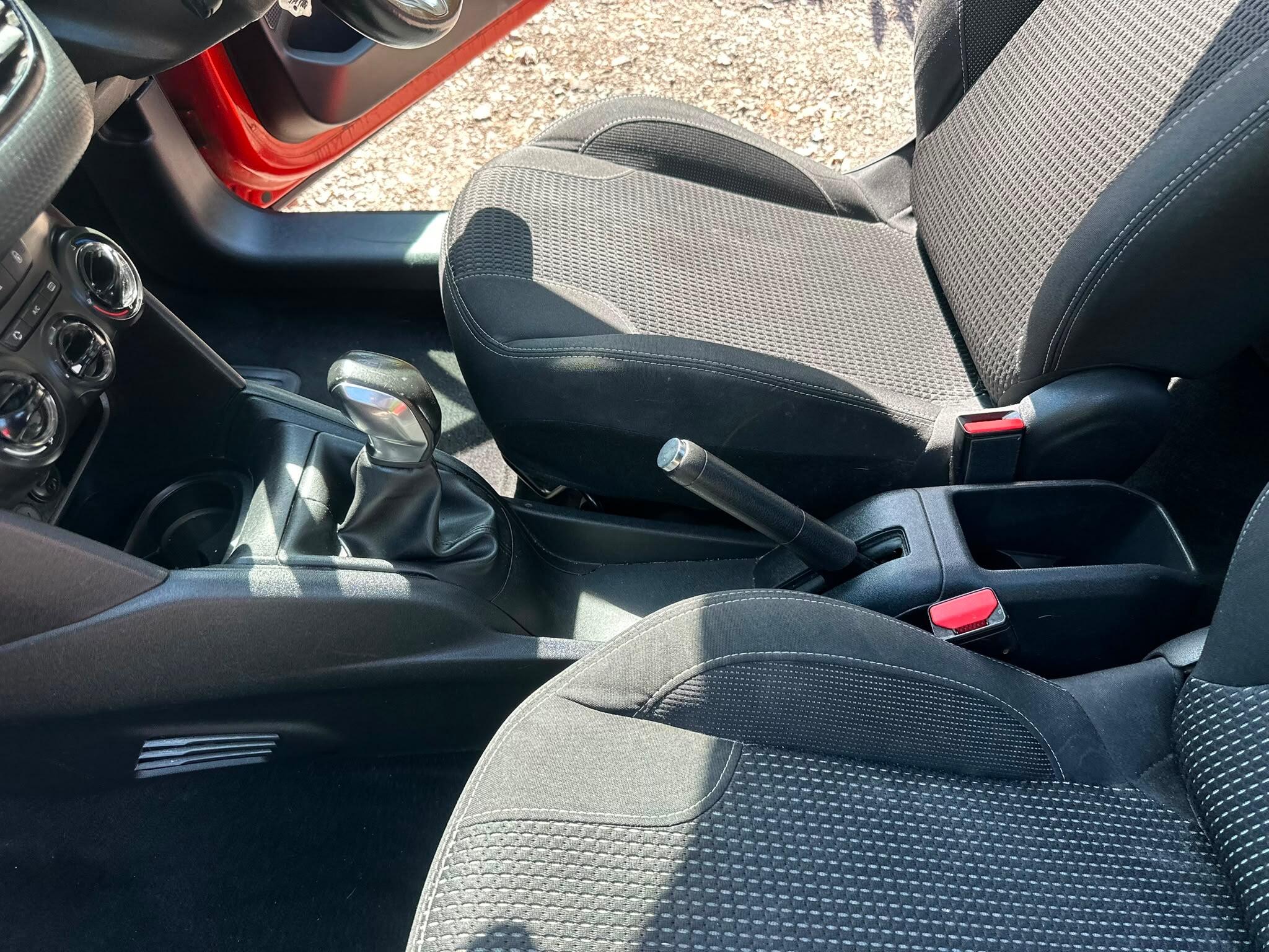 Peugeot 208 view 41