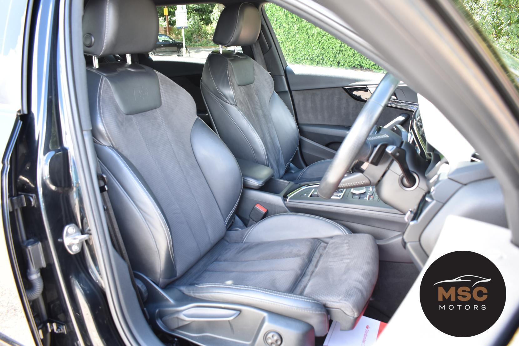 Audi A4 Avant view 32