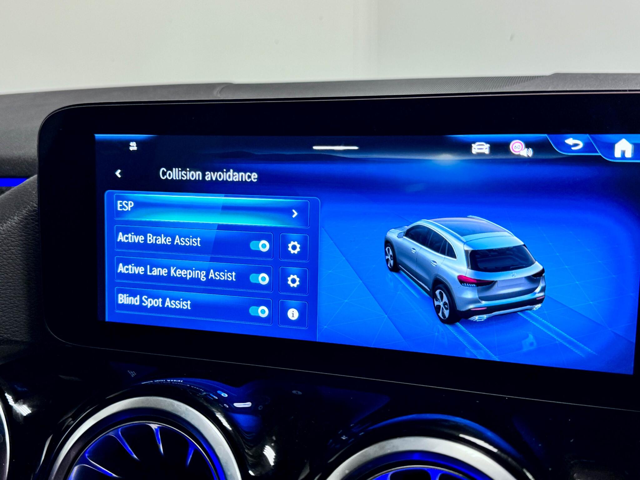 Mercedes-Benz Gla view 48