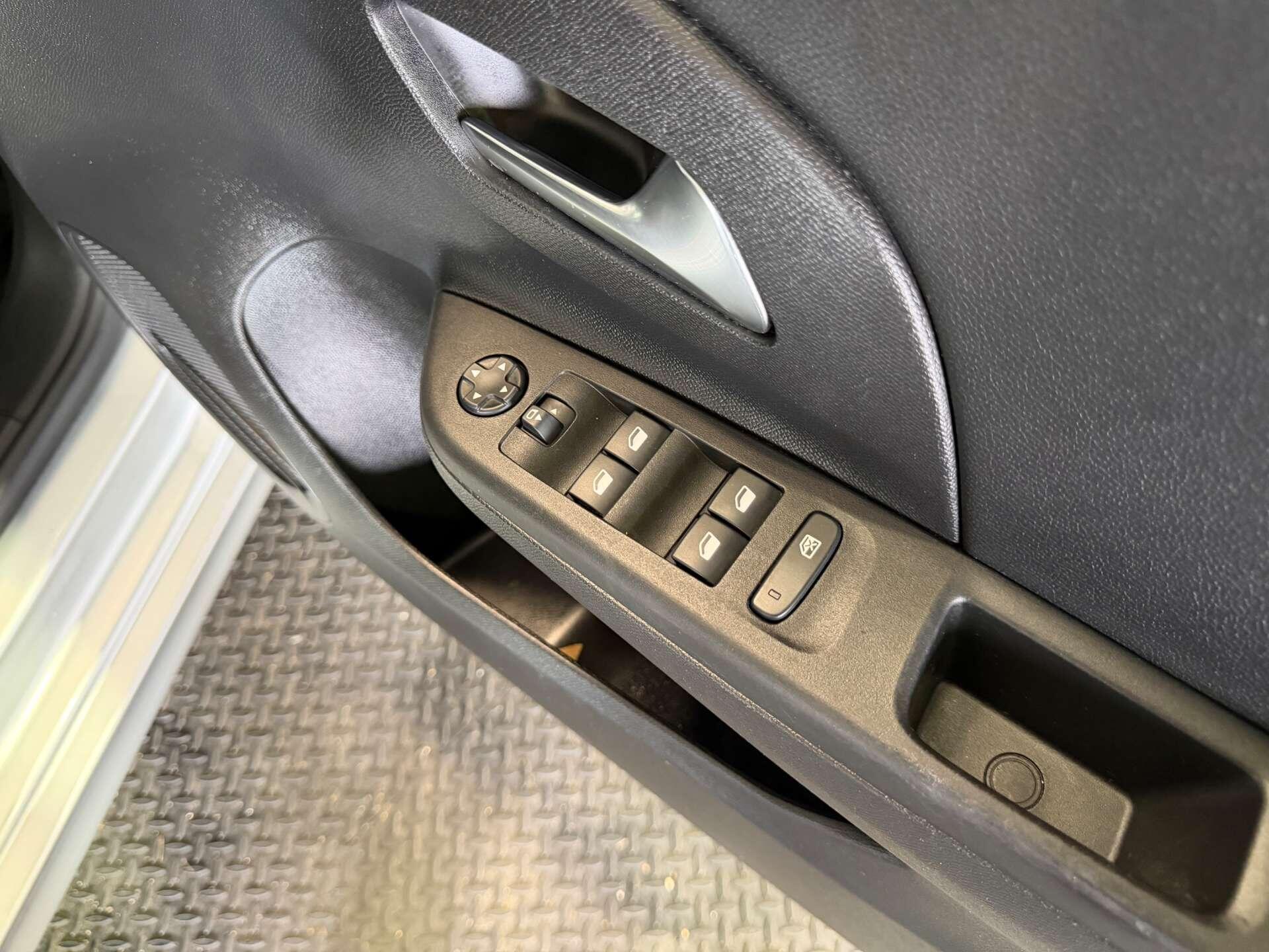 Vauxhall Corsa view 21