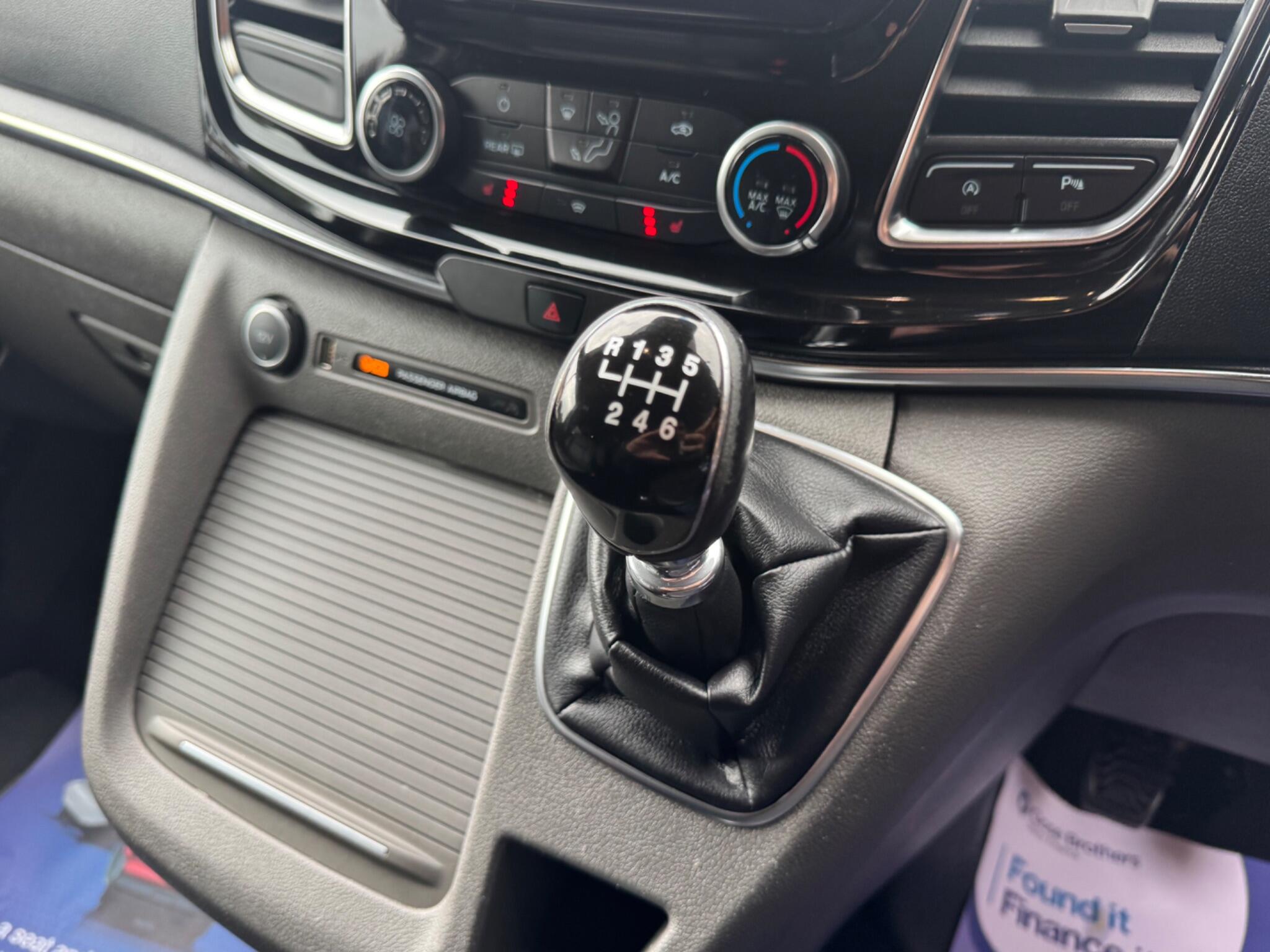 Ford Tourneo Custom view 27
