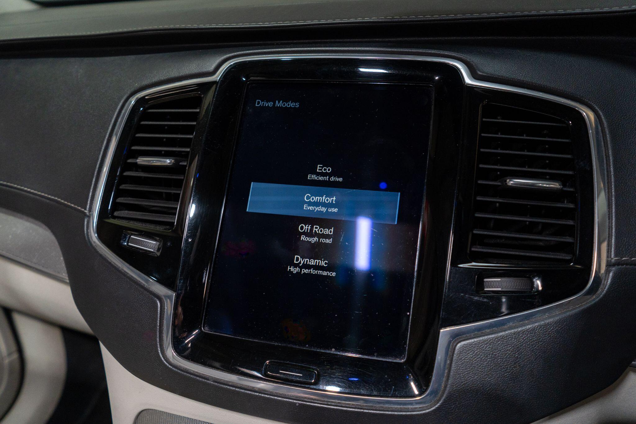 Volvo XC90 view 30