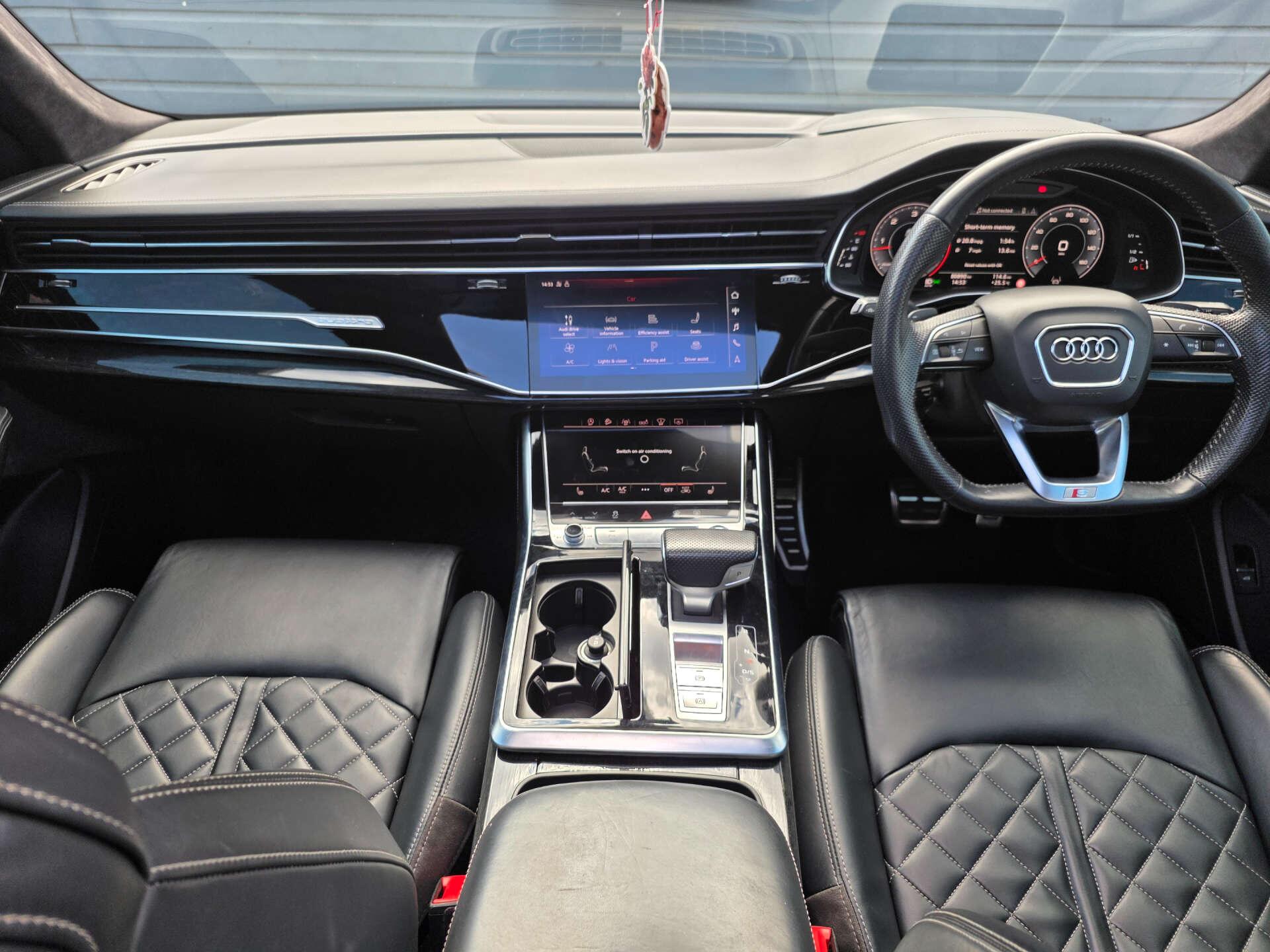 Audi Q8 view 17