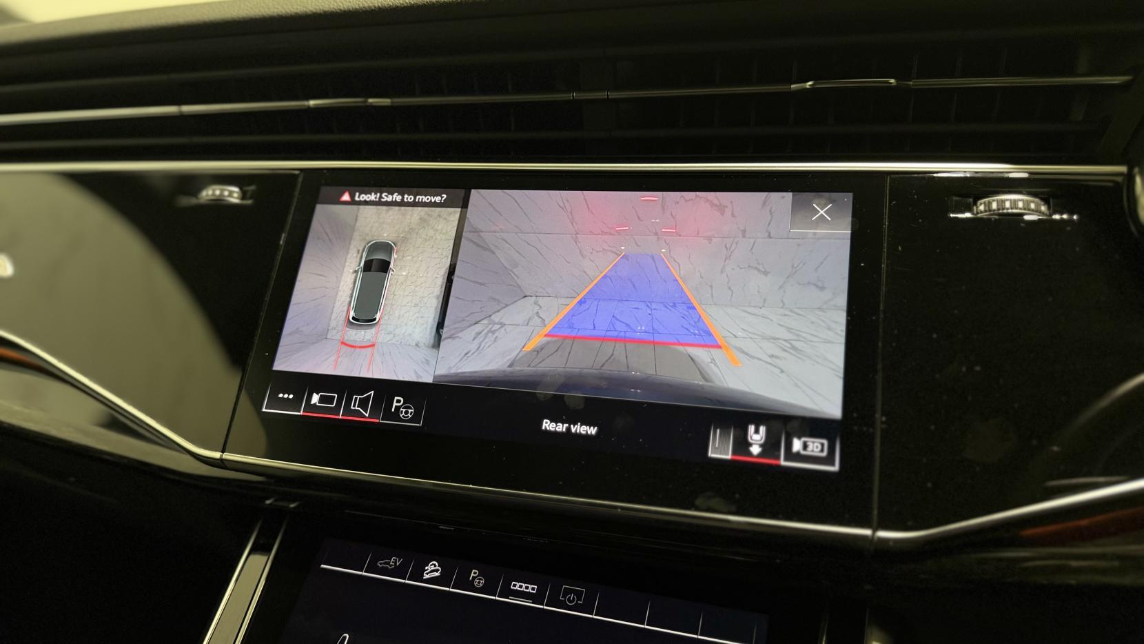 Audi Q7 view 19