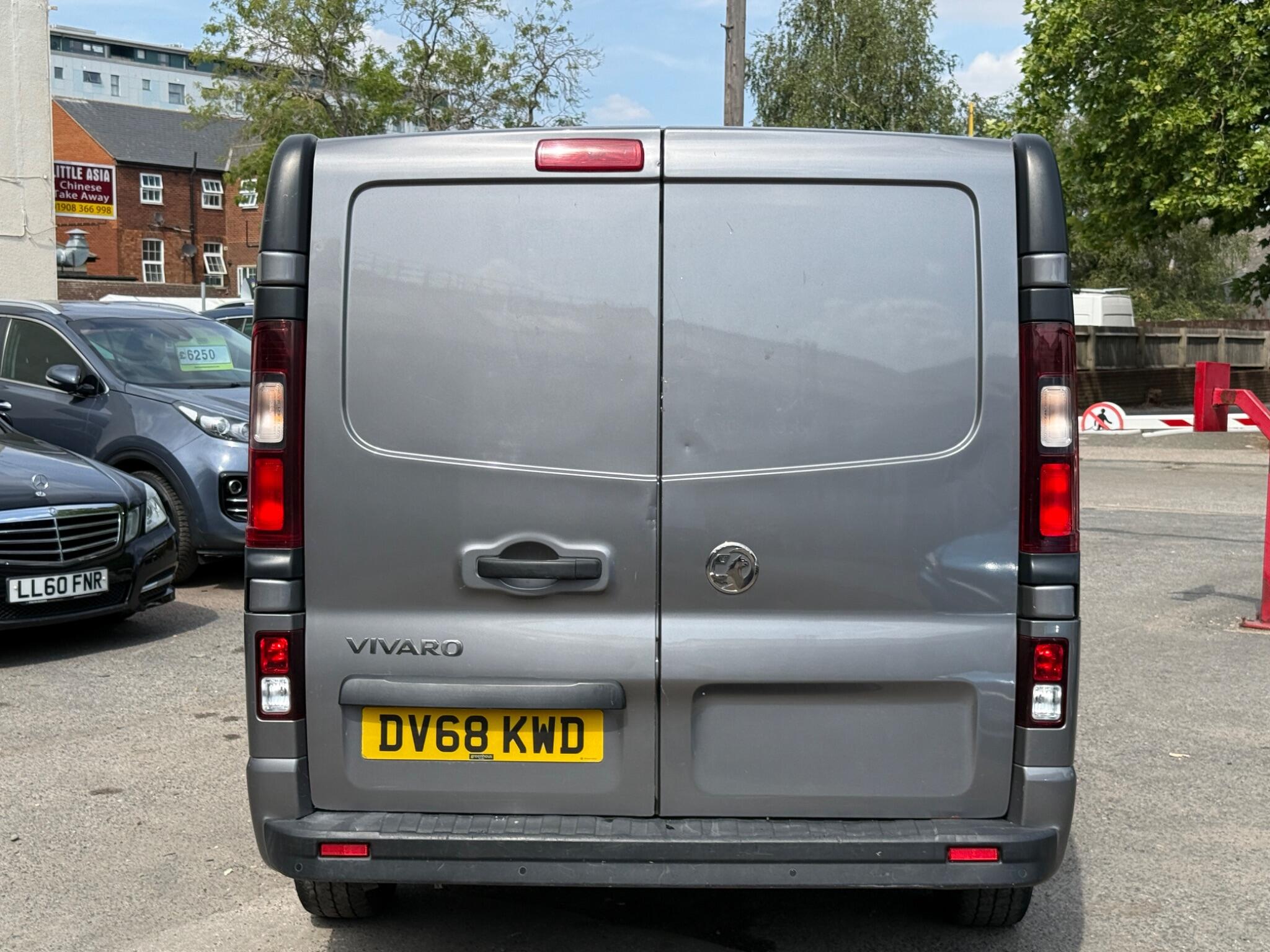 Vauxhall Vivaro - Image 6