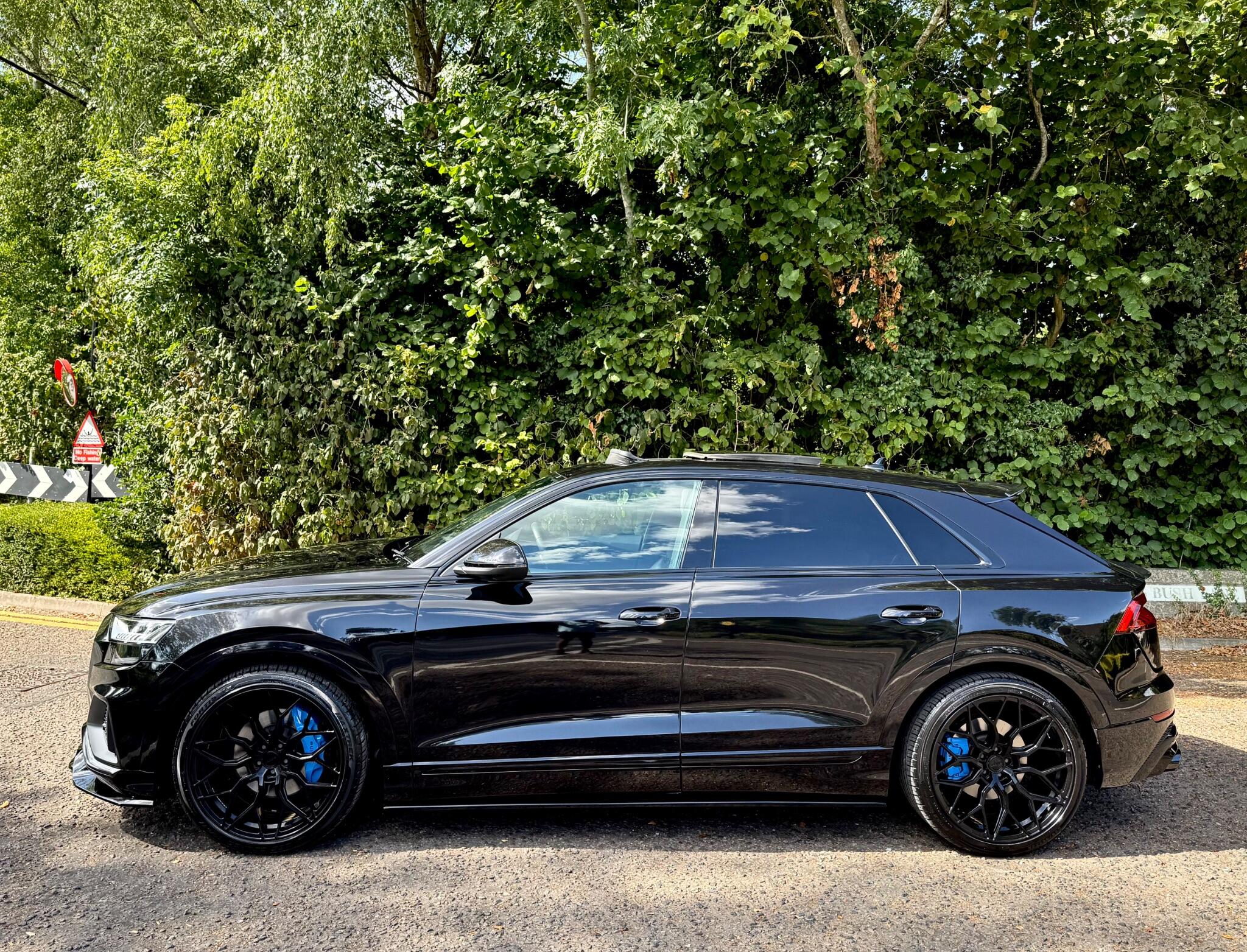 Audi Q8 view 24