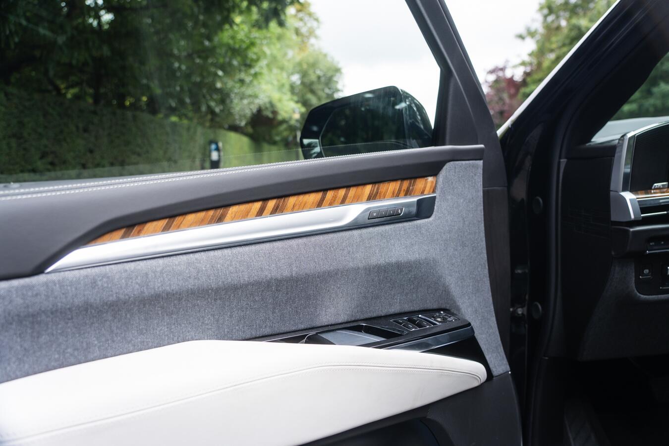 Cadillac Escalade view 29