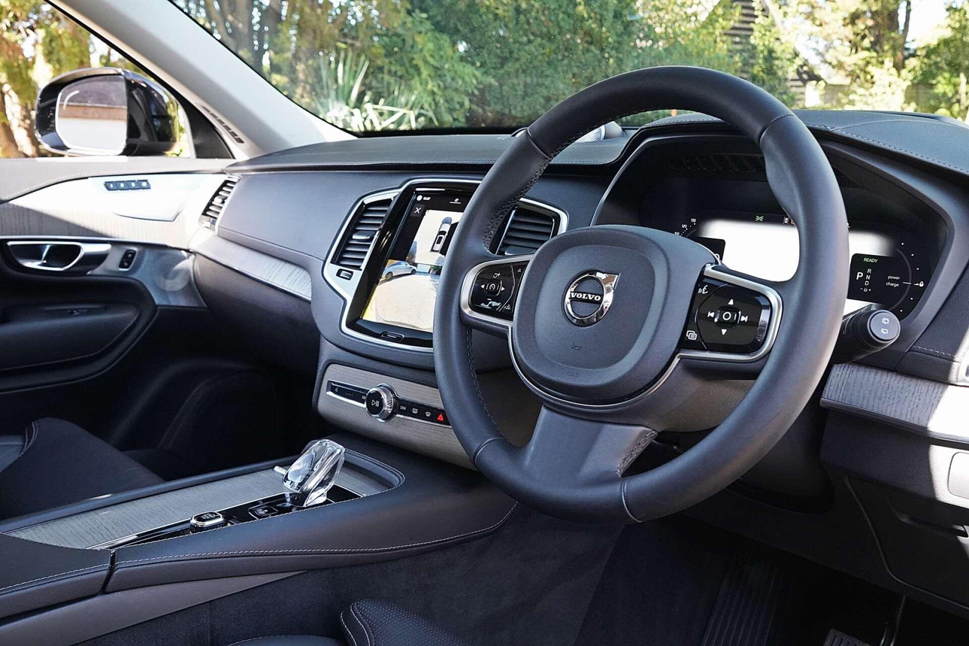 Volvo XC90 view 19