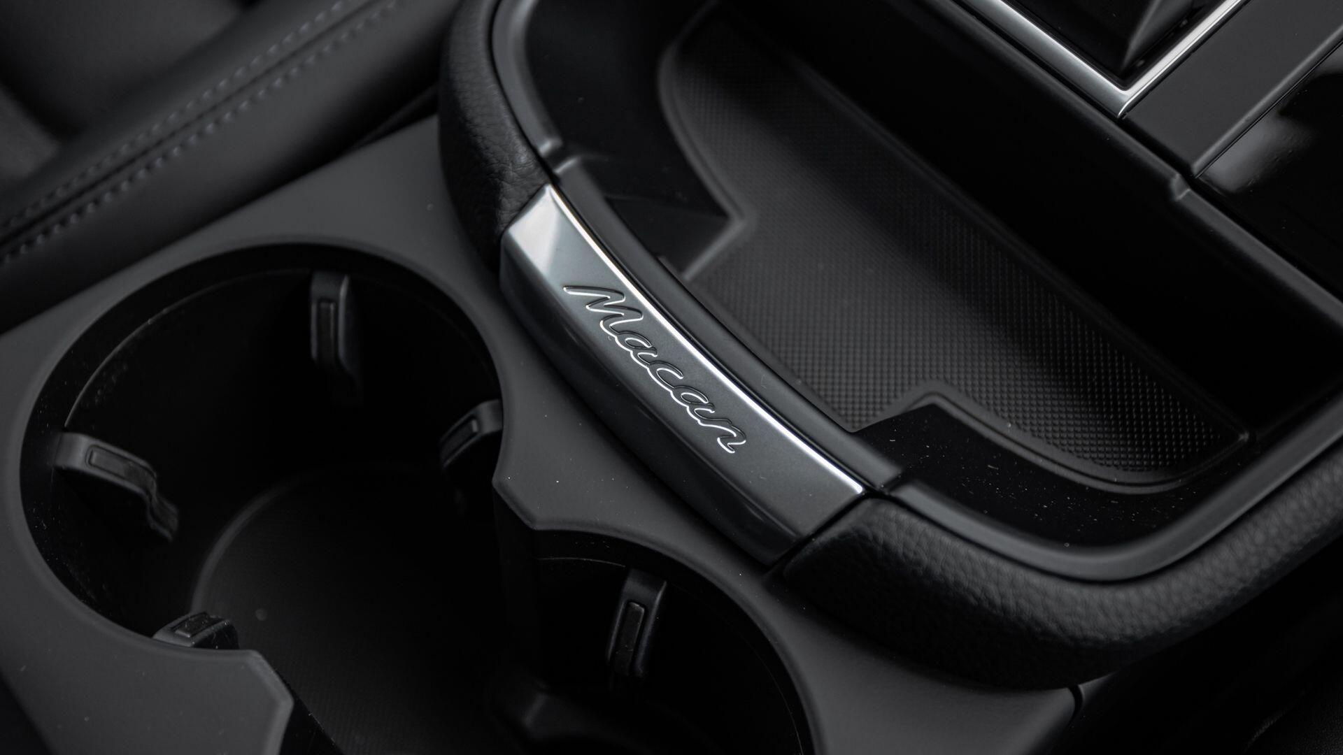 Porsche Macan view 34