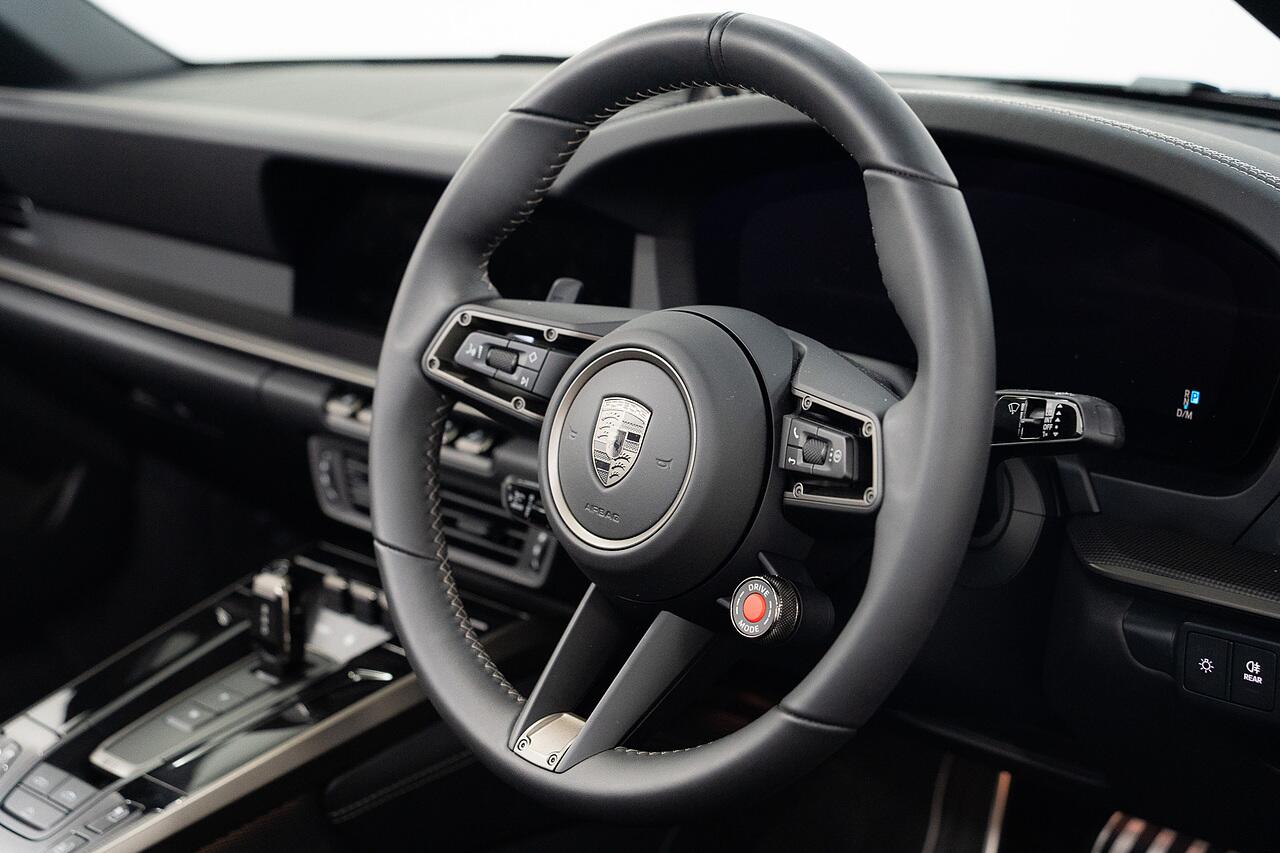Porsche 911 view 9