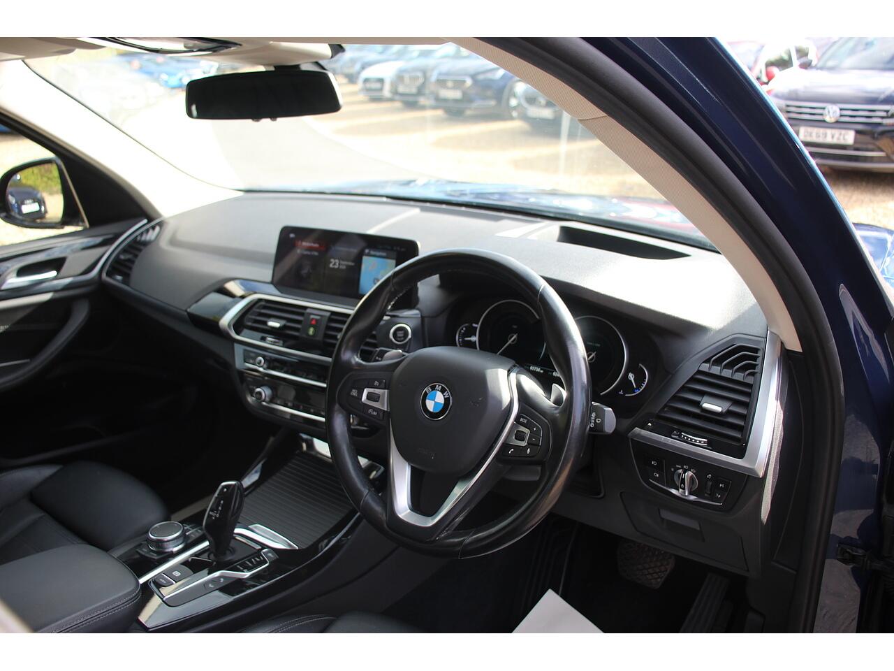 BMW X3 view 13