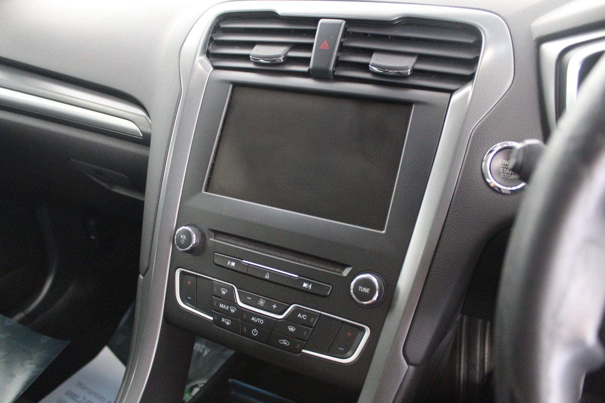 Ford Mondeo view 38