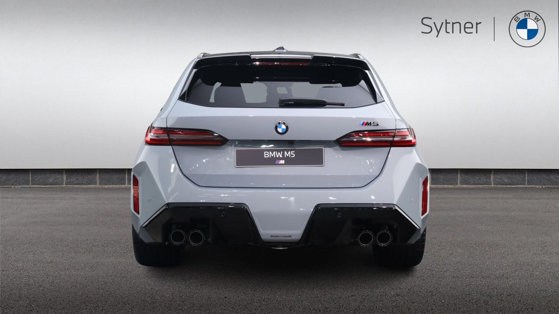BMW M5 view 15
