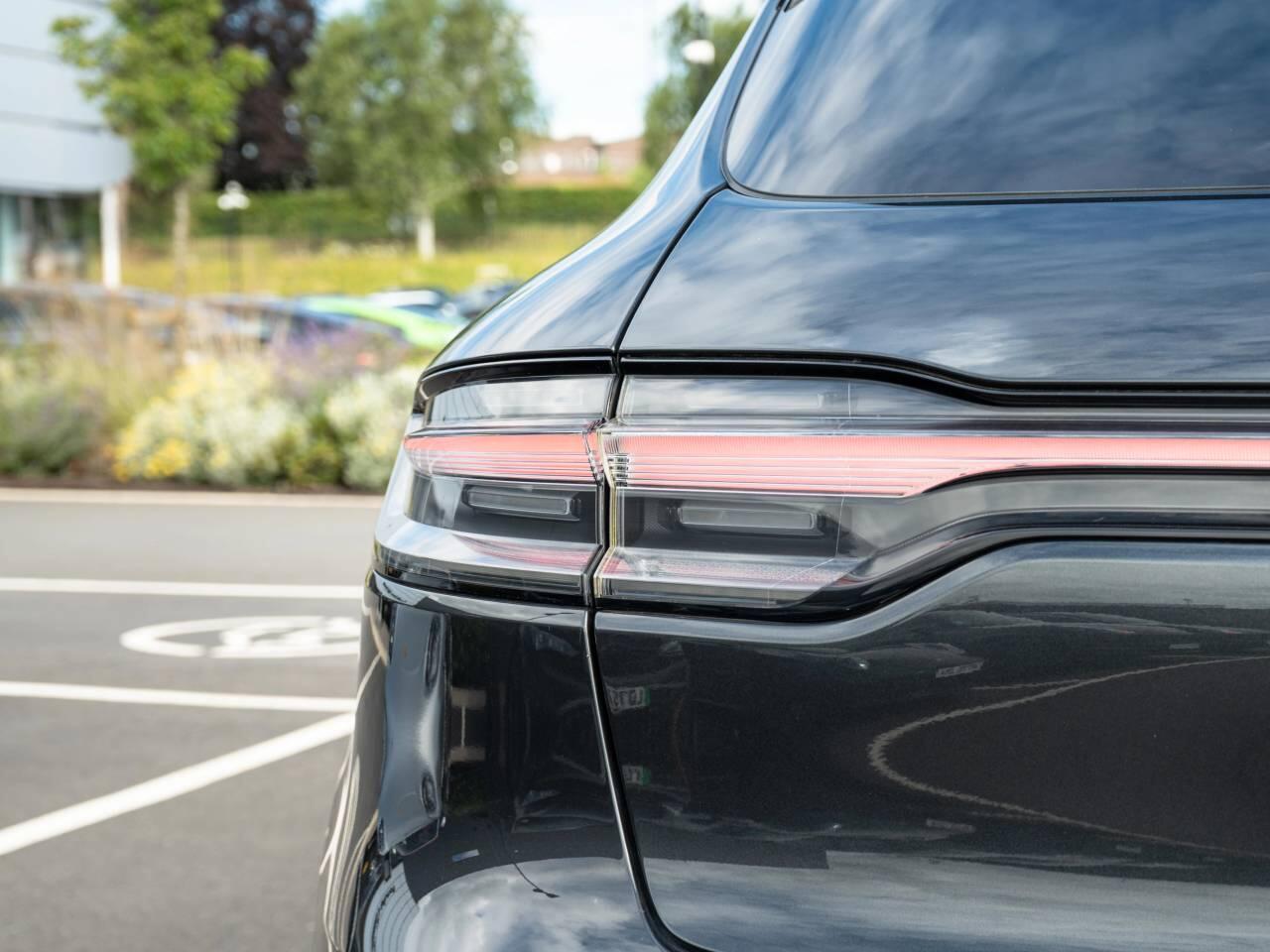 Porsche Macan view 11