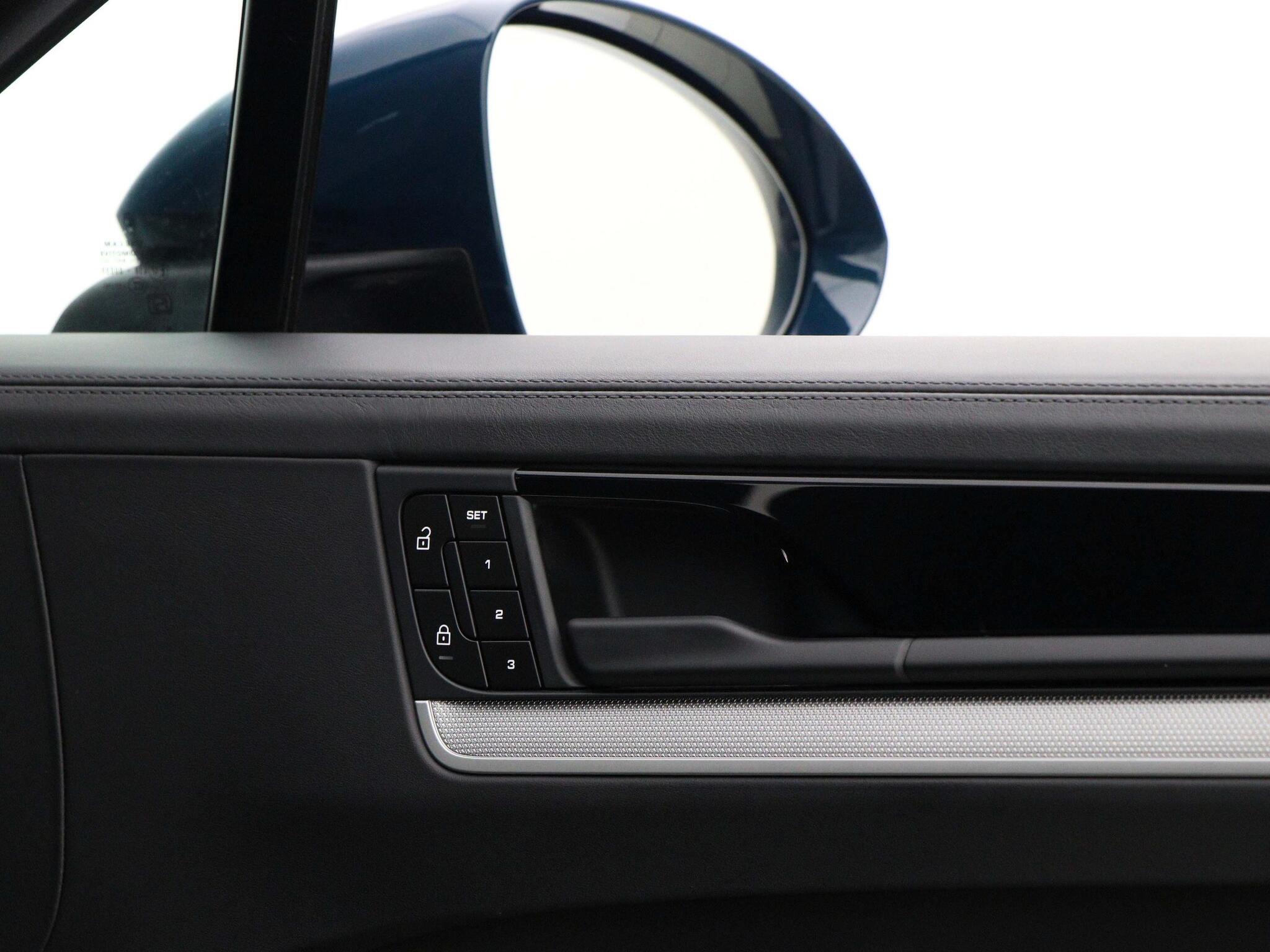 Porsche Cayenne view 37