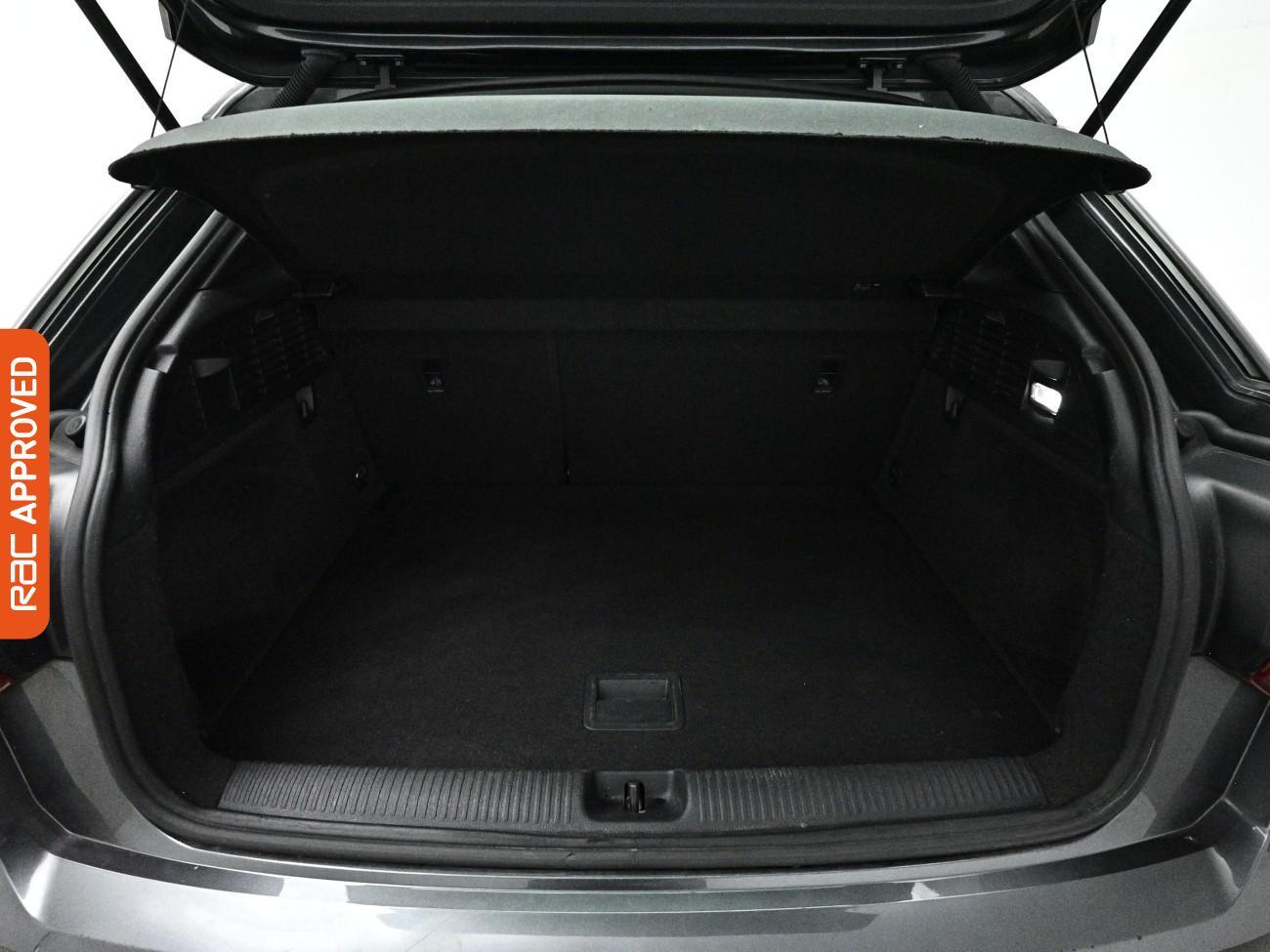 Audi Q2 view 24