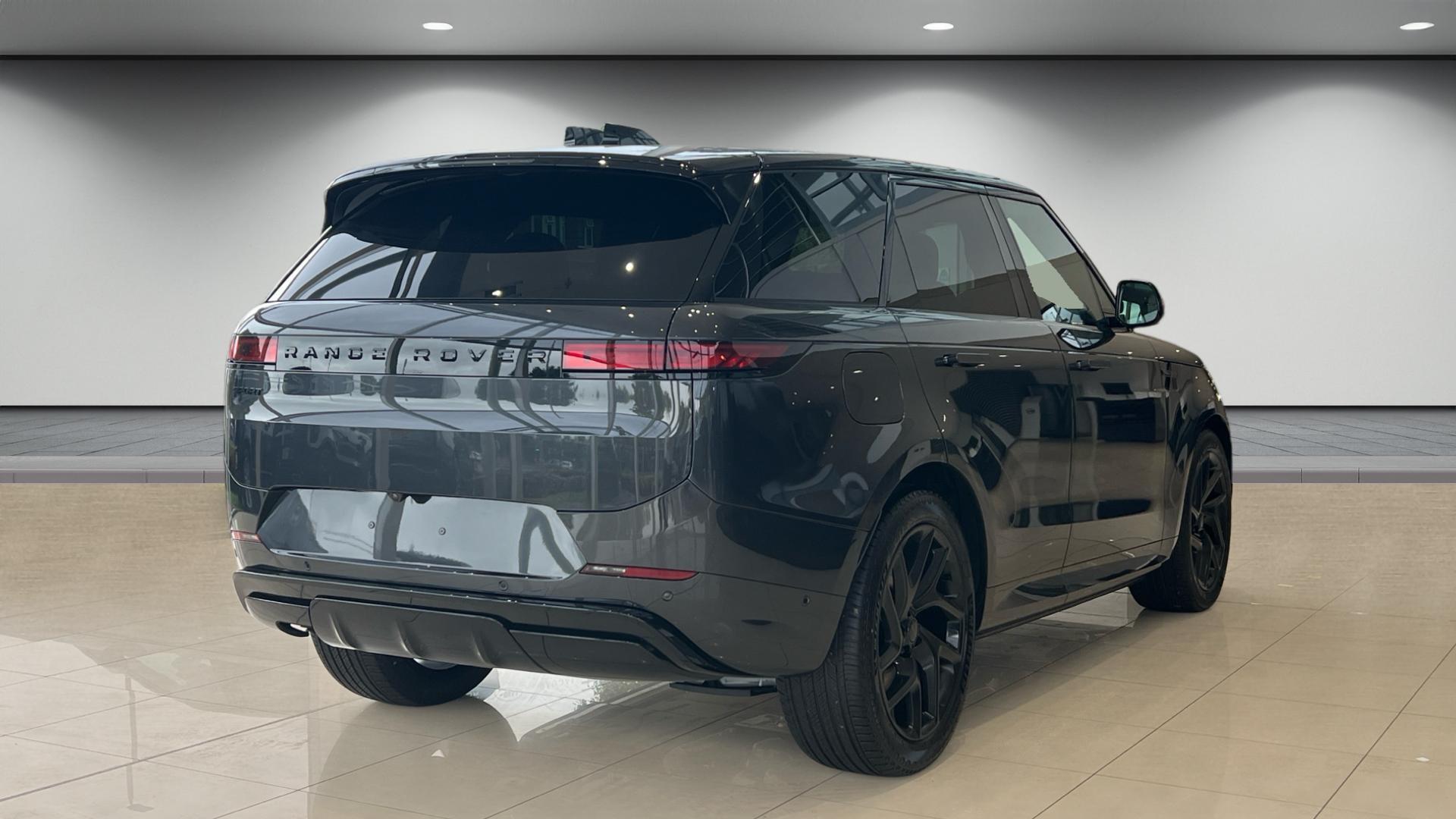 Land Rover Range Rover Sport view 3