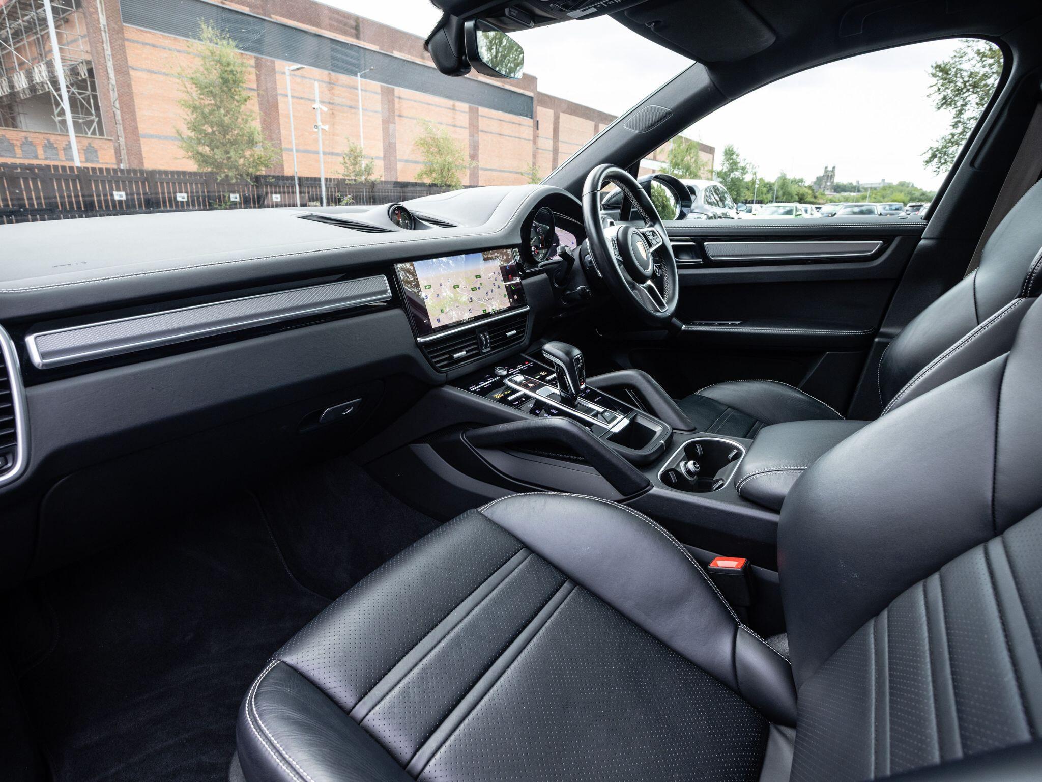 Porsche Cayenne view 33