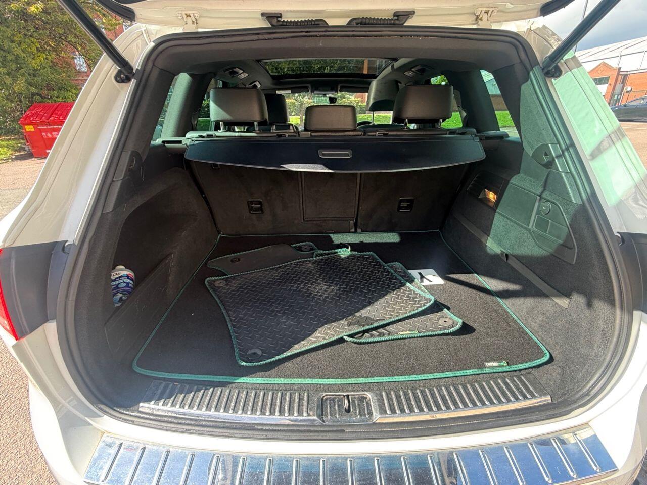 Volkswagen Touareg view 15