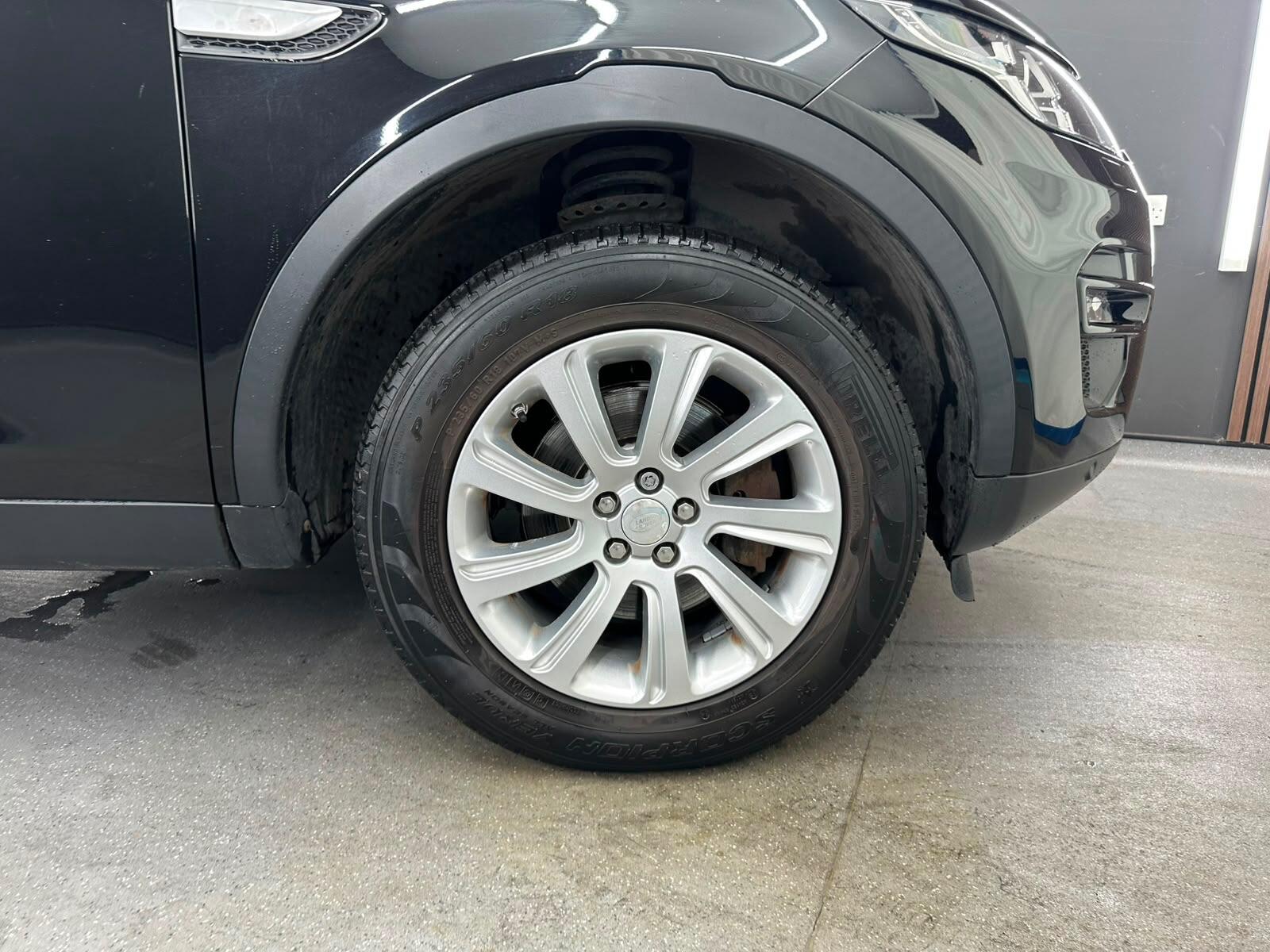 Land Rover Discovery Sport view 15