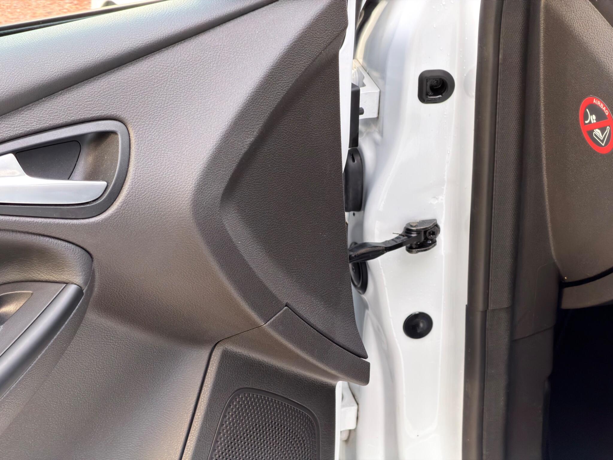 Ford Focus view 28