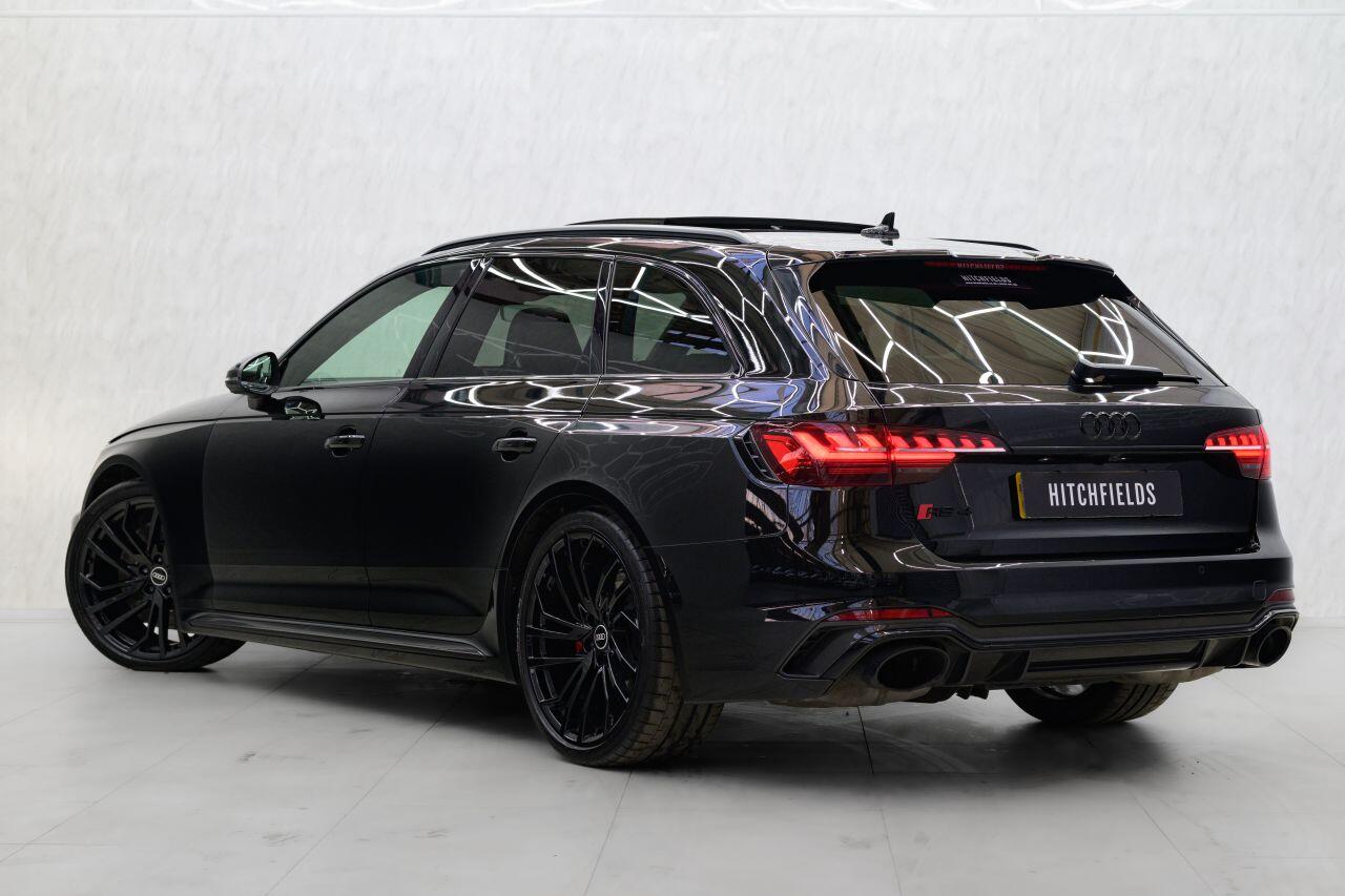 Audi RS4 view 9