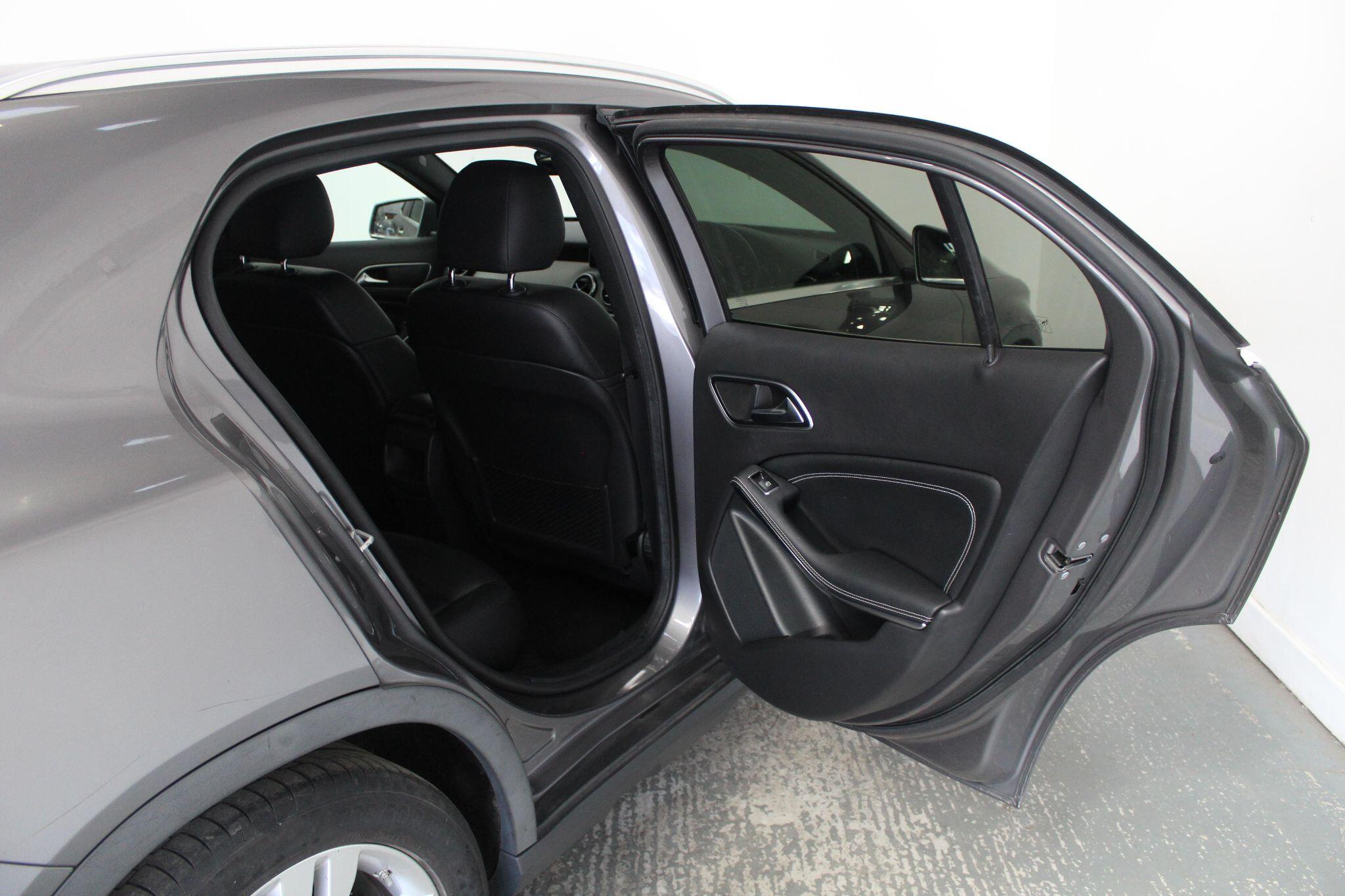 Mercedes-Benz Gla view 28