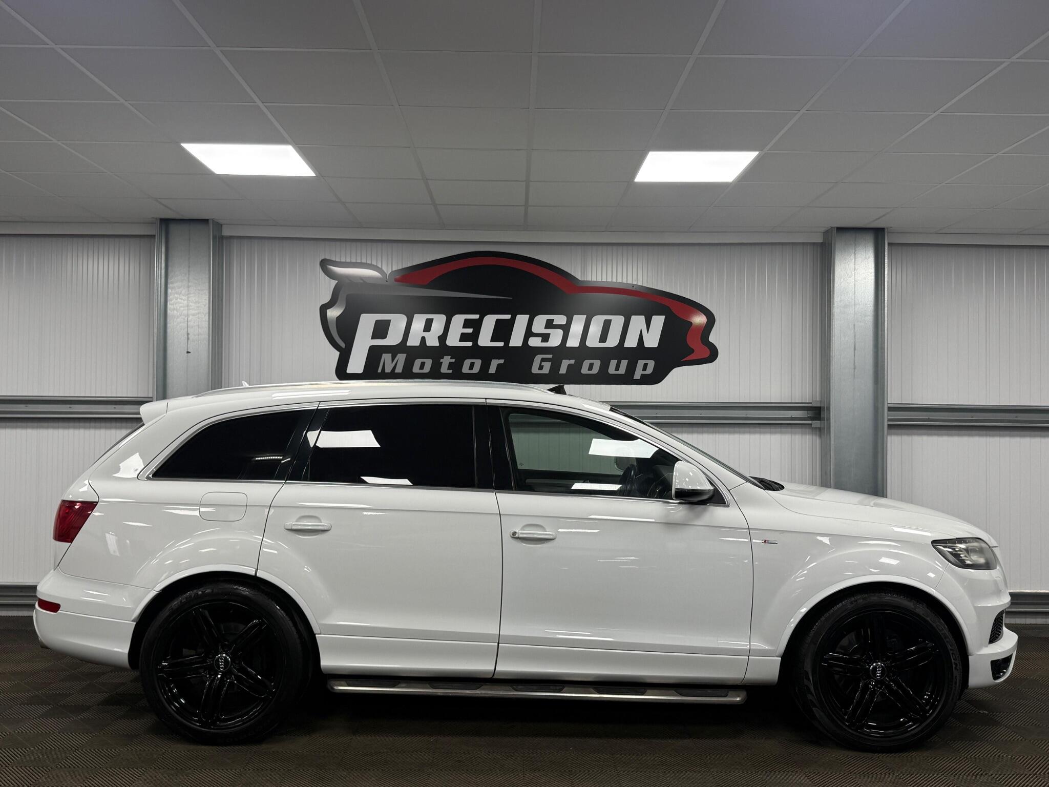 Audi Q7 view 3