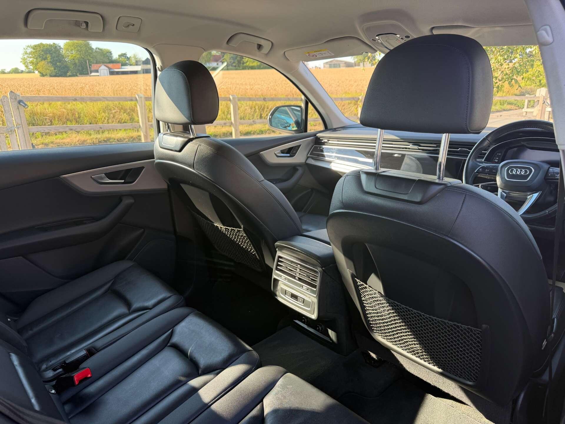 Audi Q7 view 14