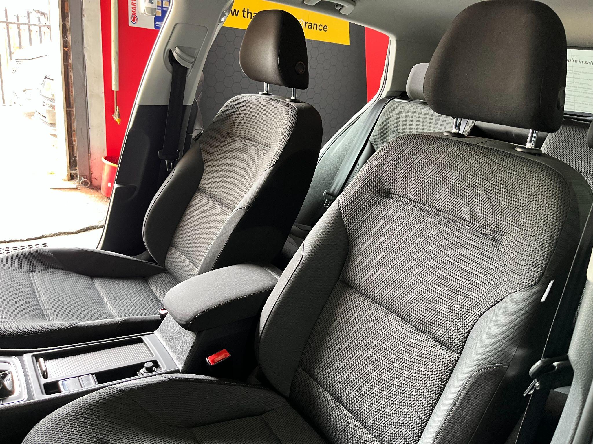 Volkswagen Golf view 38