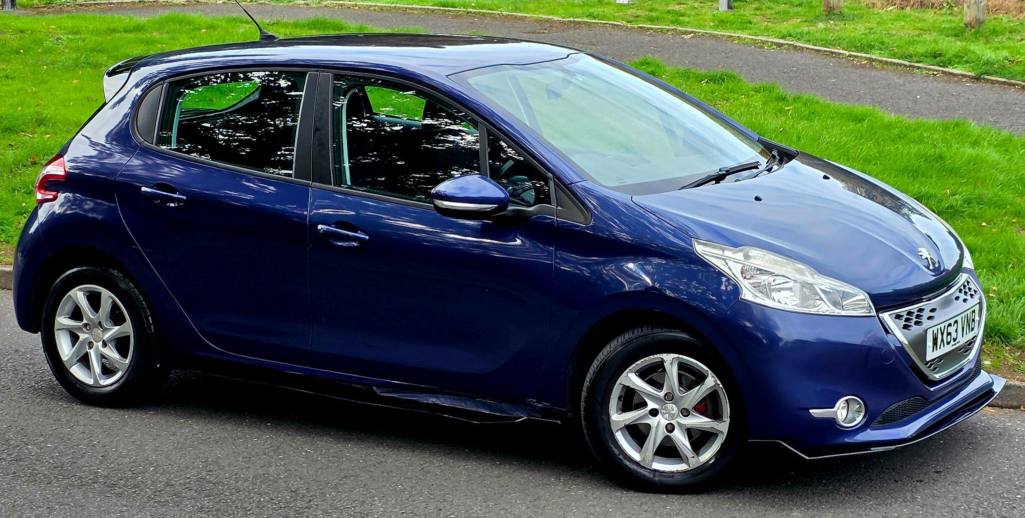 Peugeot 208 view 9