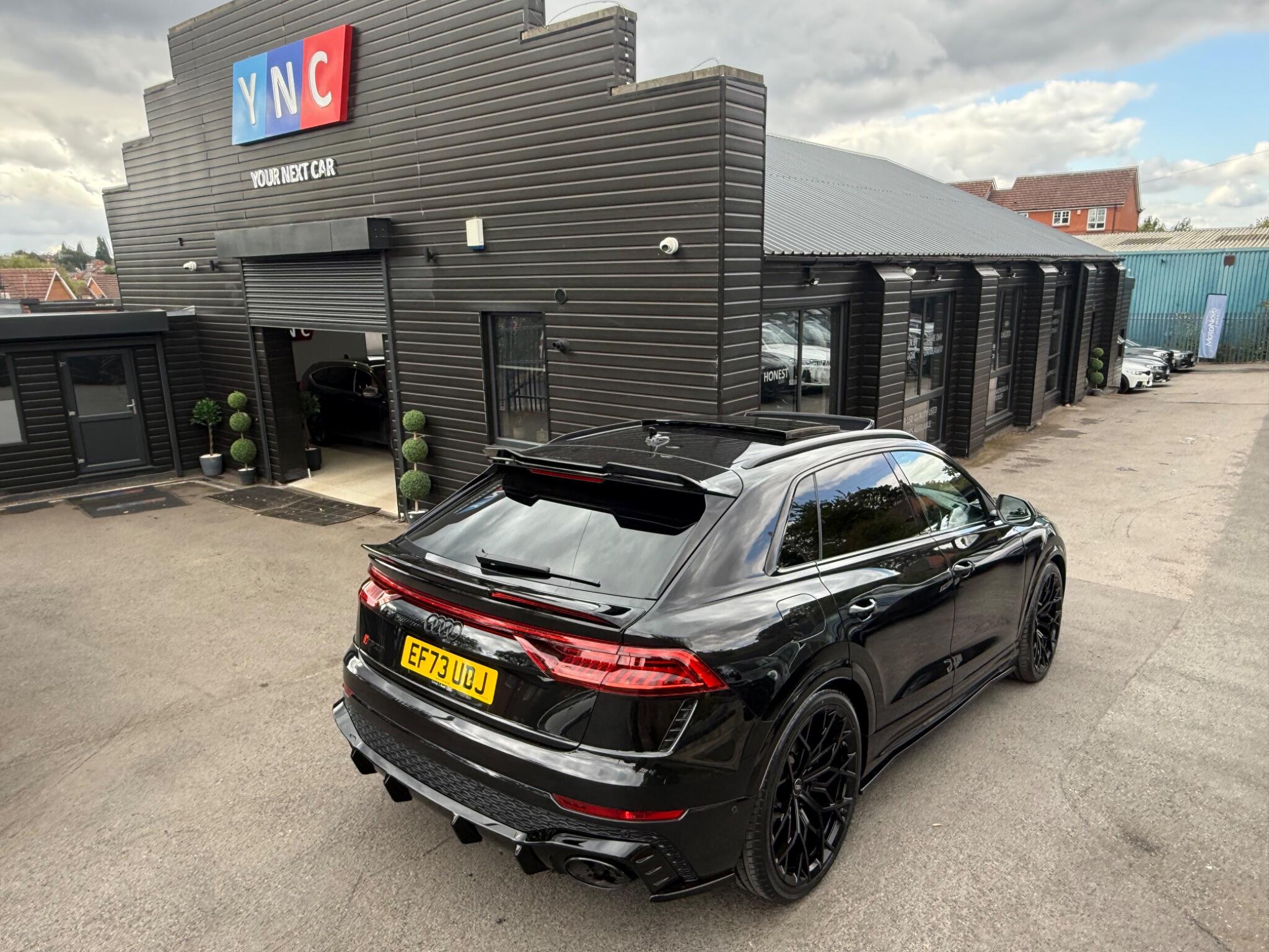 Audi RS Q8 view 3