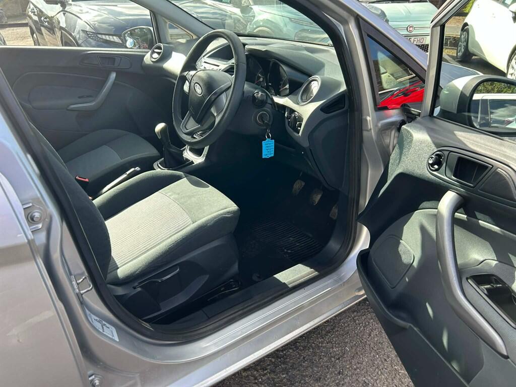 Ford Fiesta view 9
