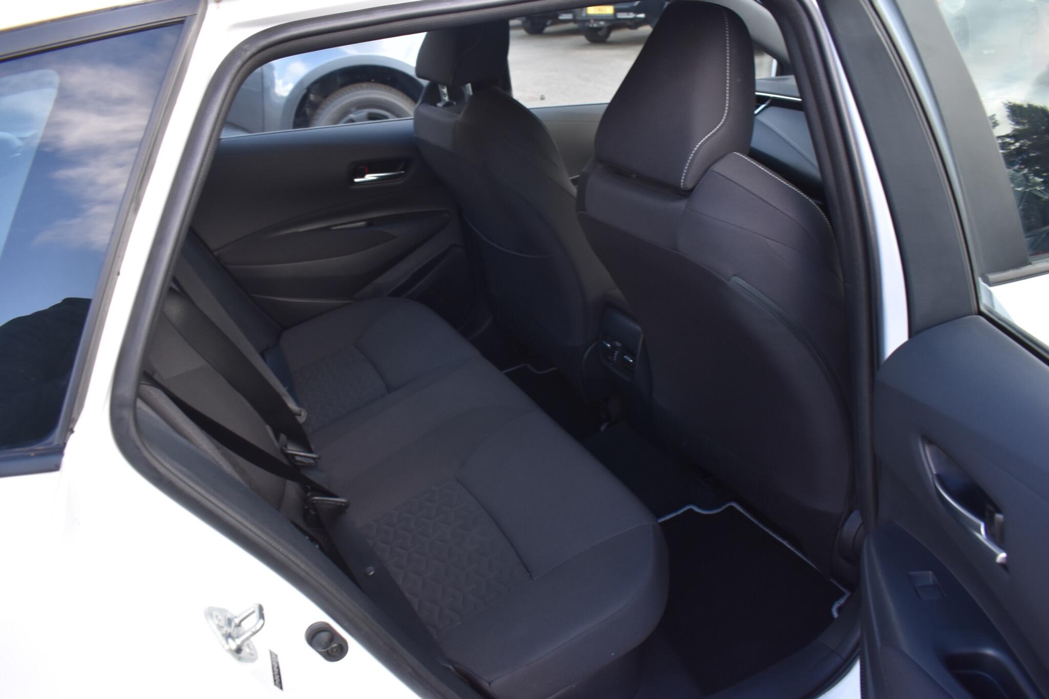Corolla - 1.8 VVT-h Icon Tech Touring Sports CVT Euro 6 (s/s) 5dr - Image 15