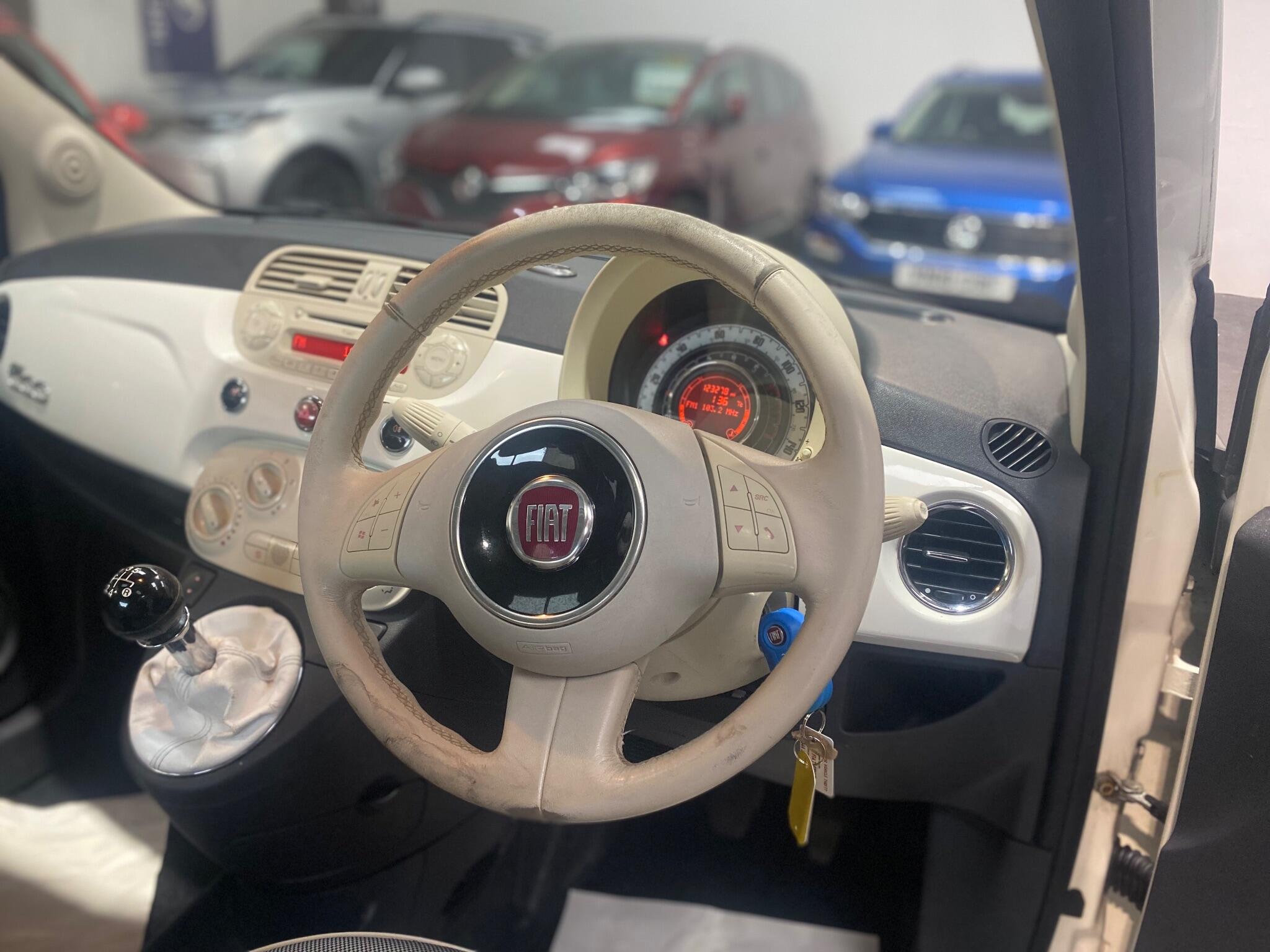 2010 Fiat 500 image 8