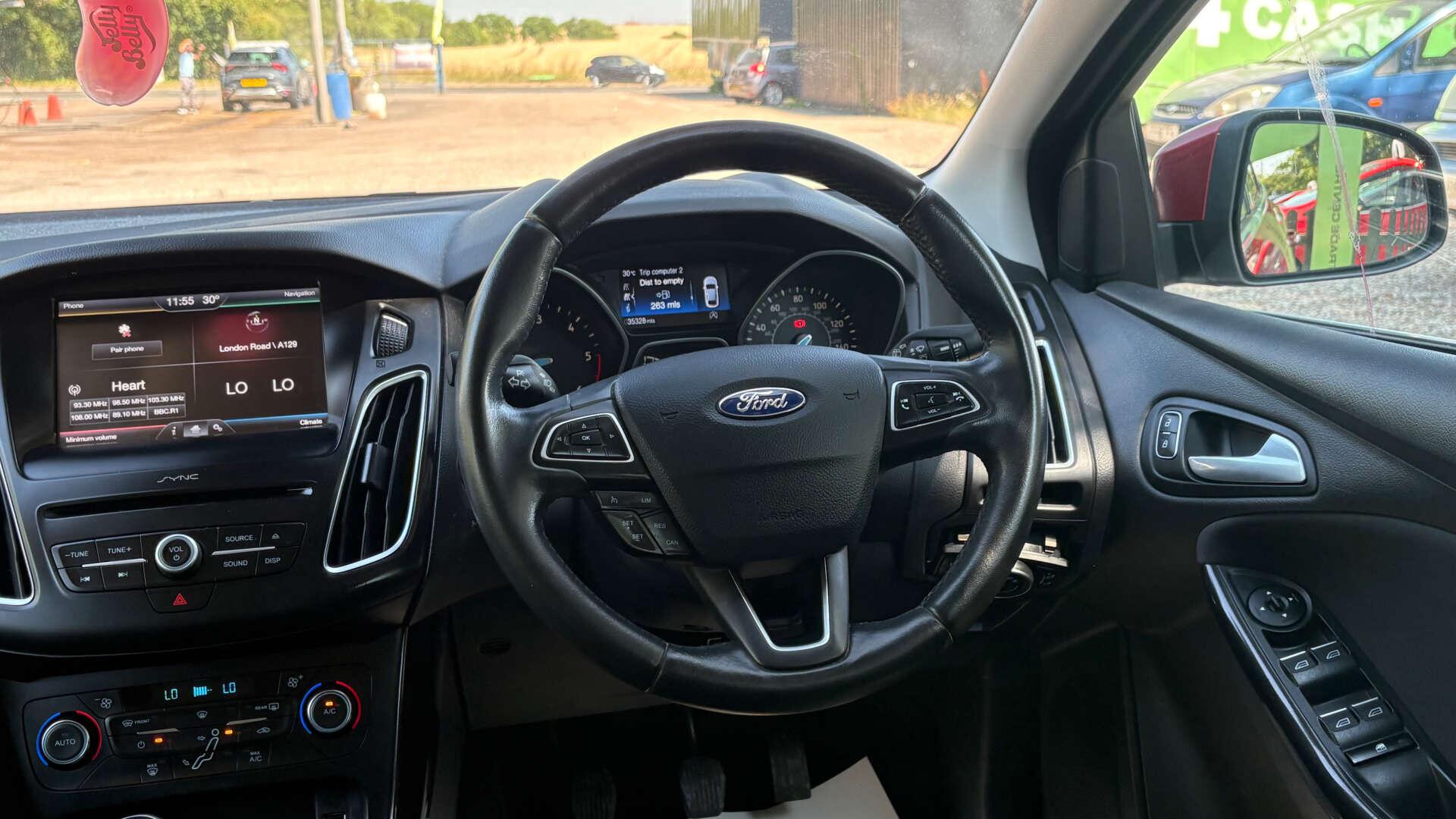 Ford Focus view 16