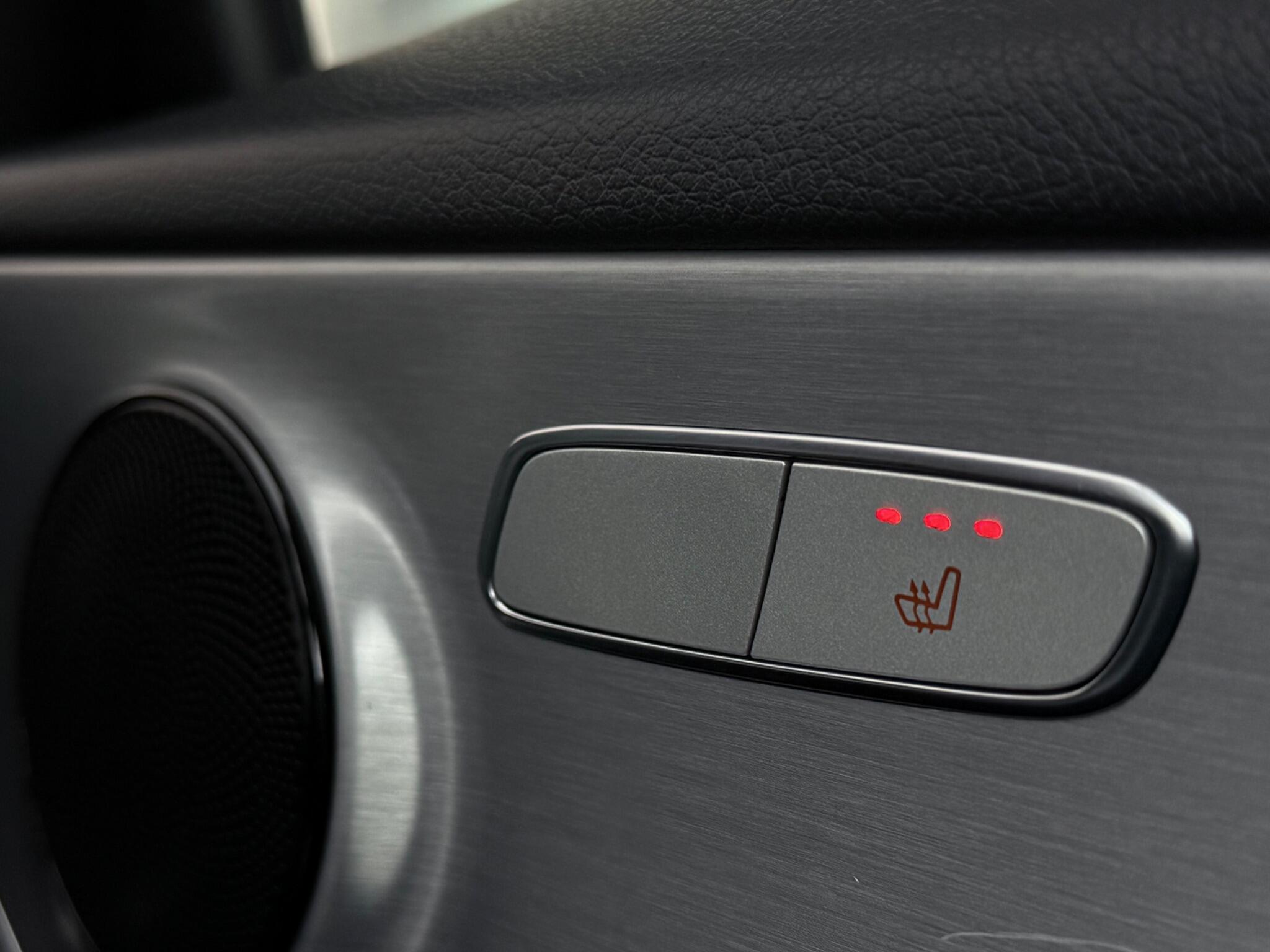 Mercedes-Benz C-Class view 21