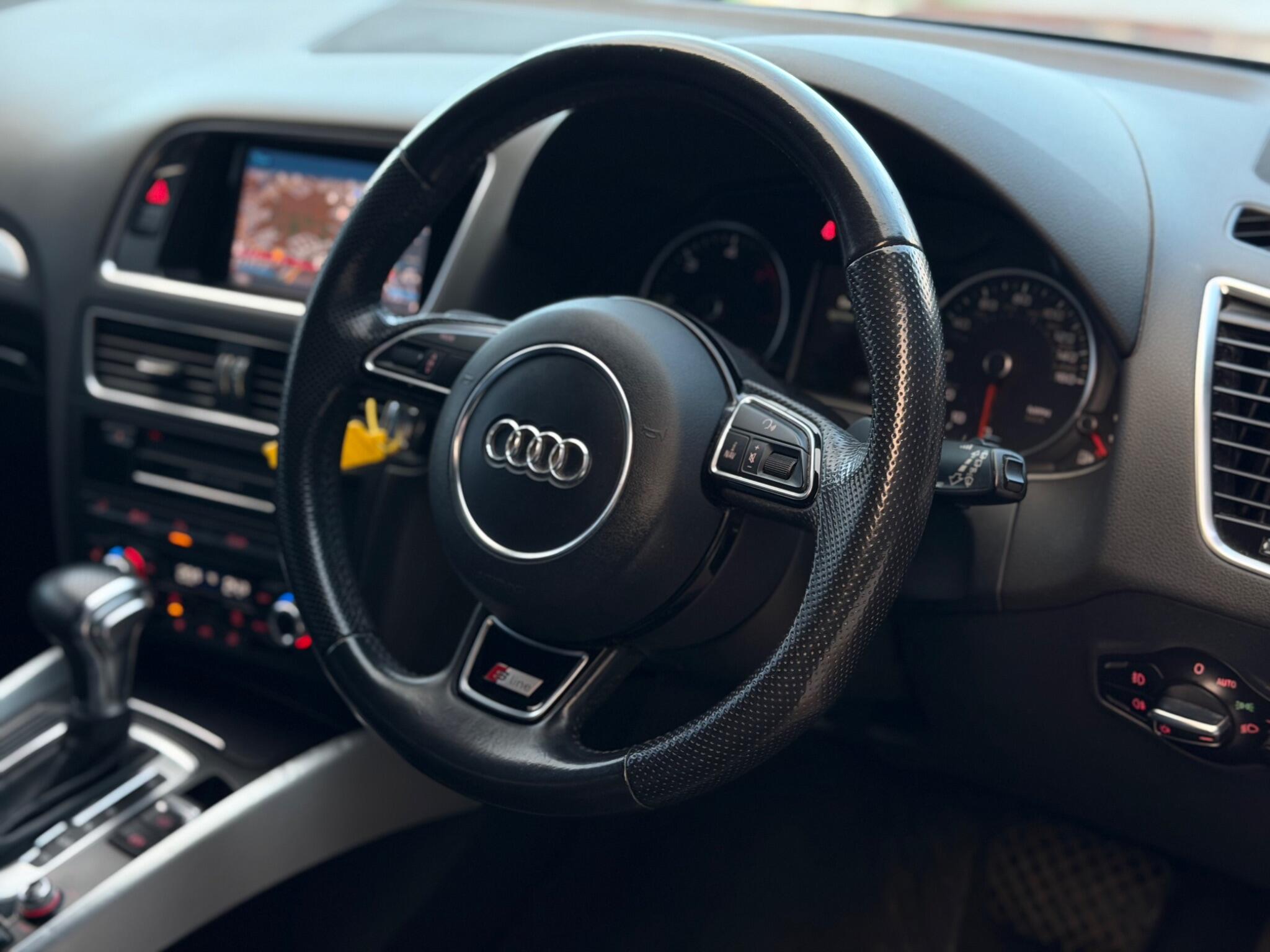 Audi Q5 view 34