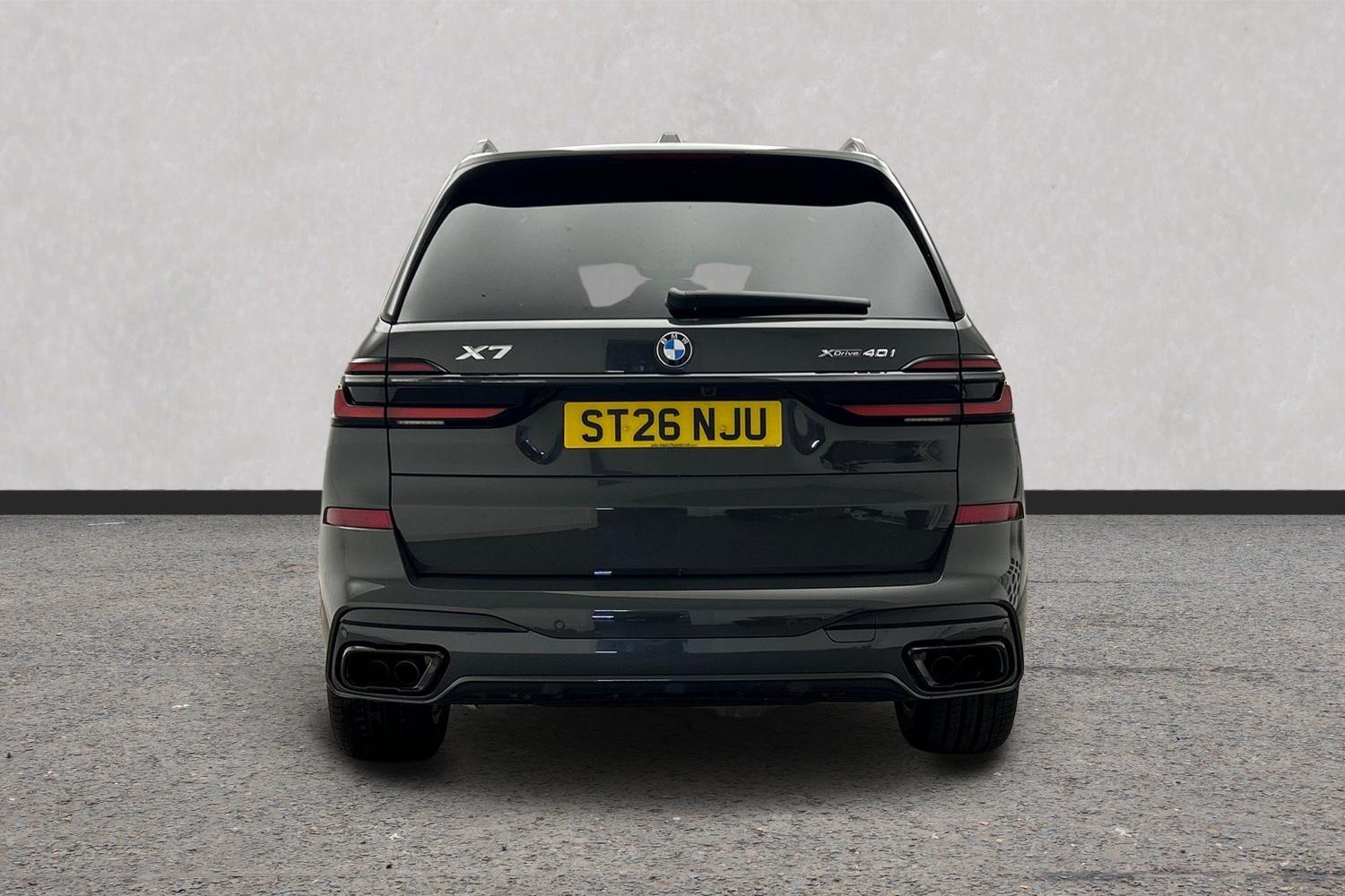 BMW X7 view 16