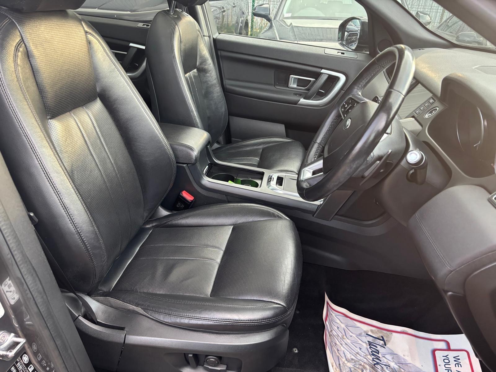 Land Rover Discovery Sport view 14