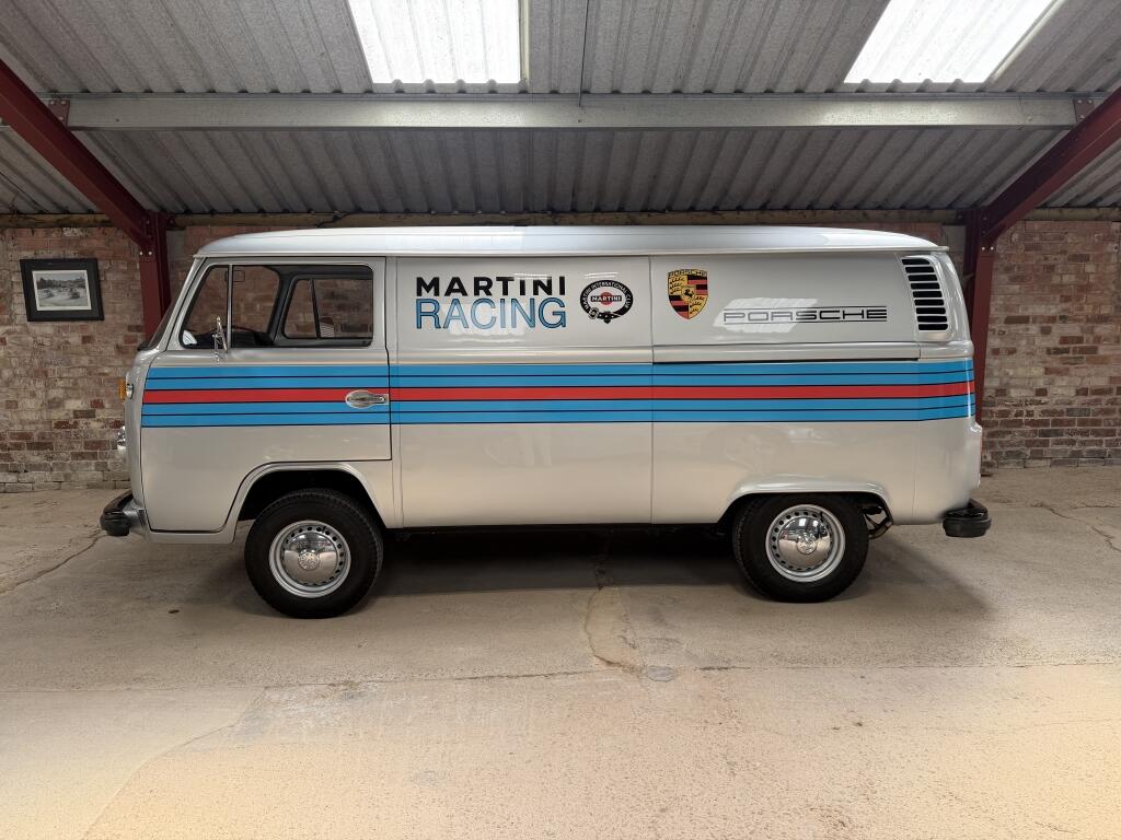 Volkswagen Transporter view 2