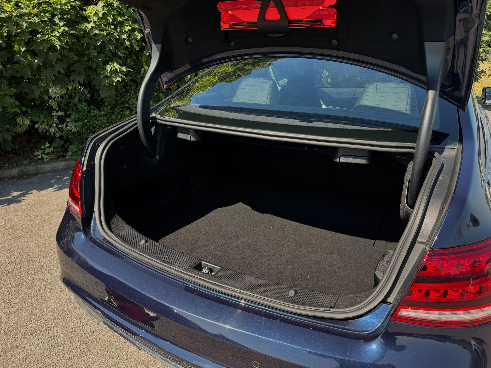 Mercedes-Benz E Class view 30