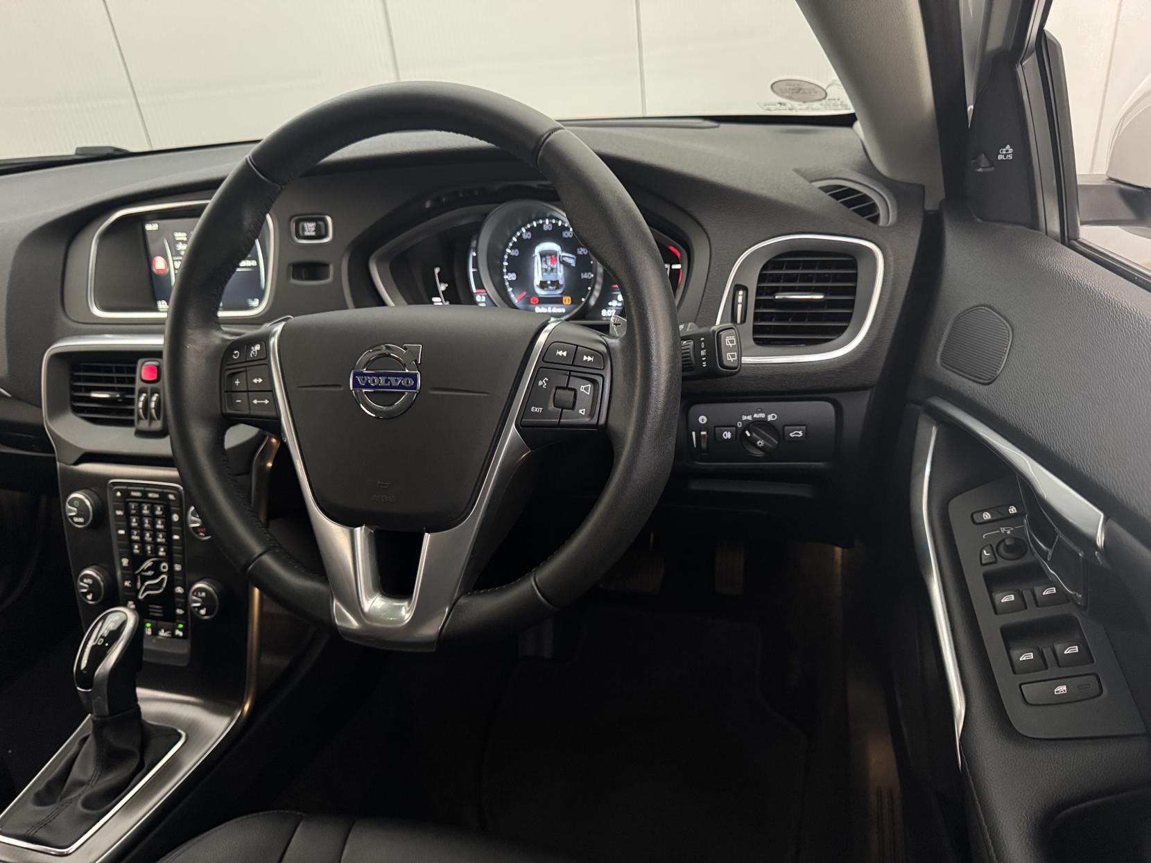 Volvo V40 view 55