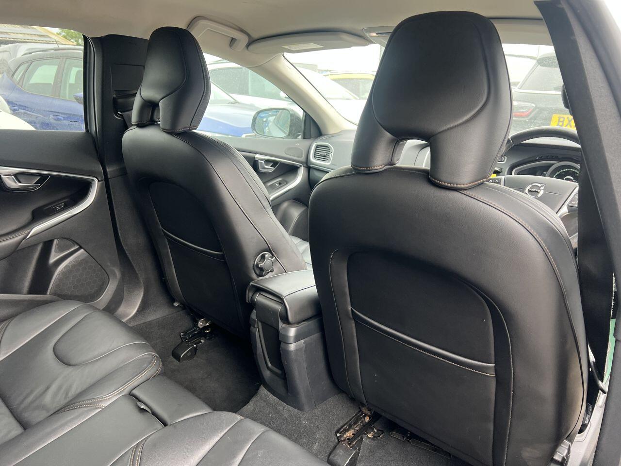 Volvo V40 Cross Country view 18
