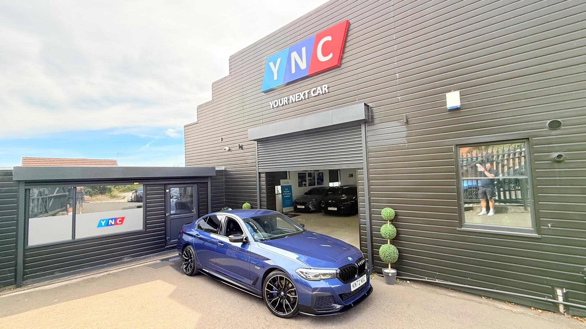 BMW 5 Series view 14