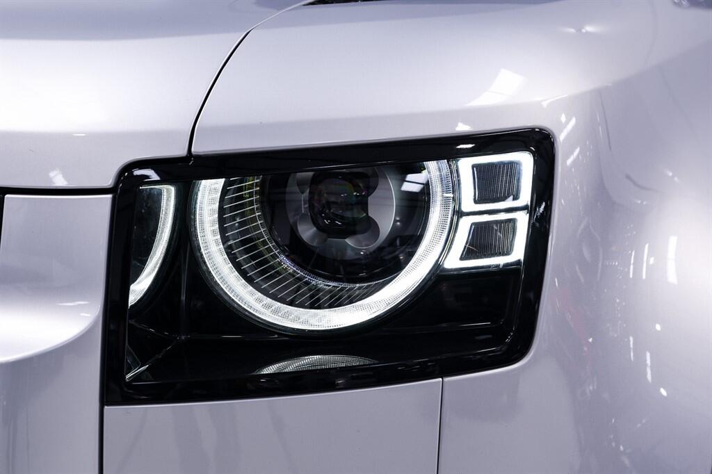 Land Rover Defender view 9