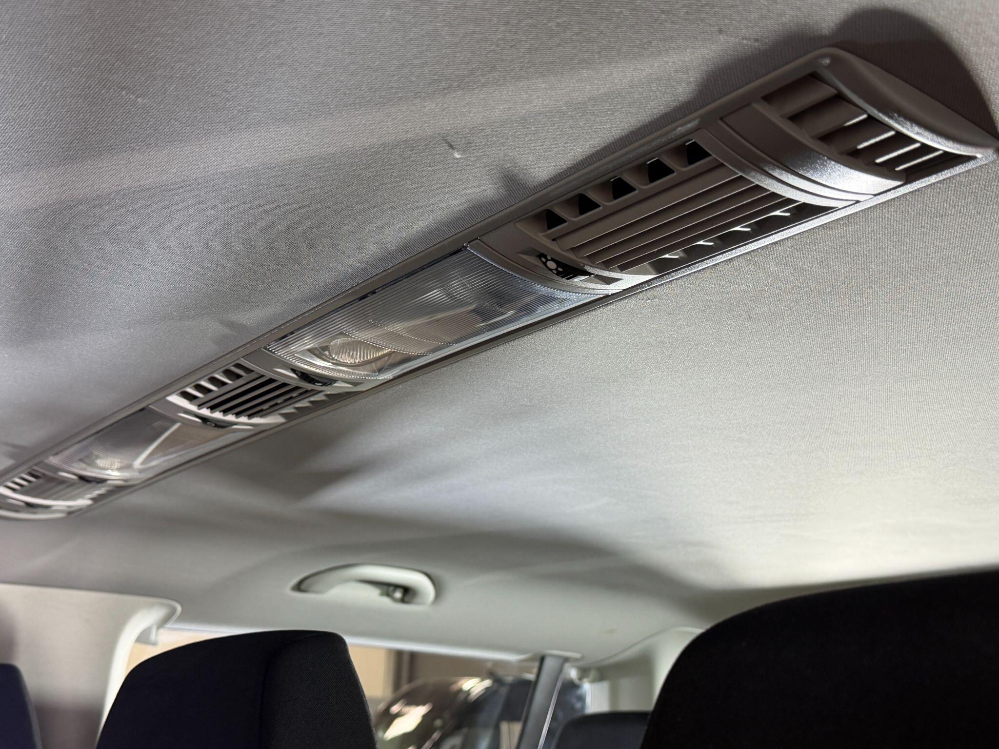 Volkswagen Transporter view 23