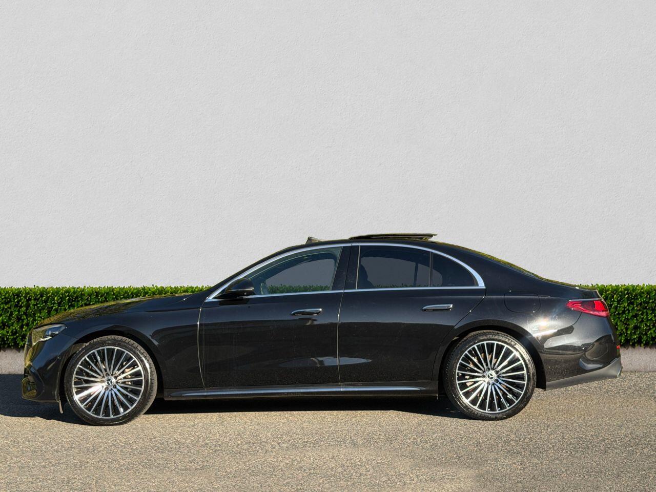 Mercedes-Benz E-Class view 4
